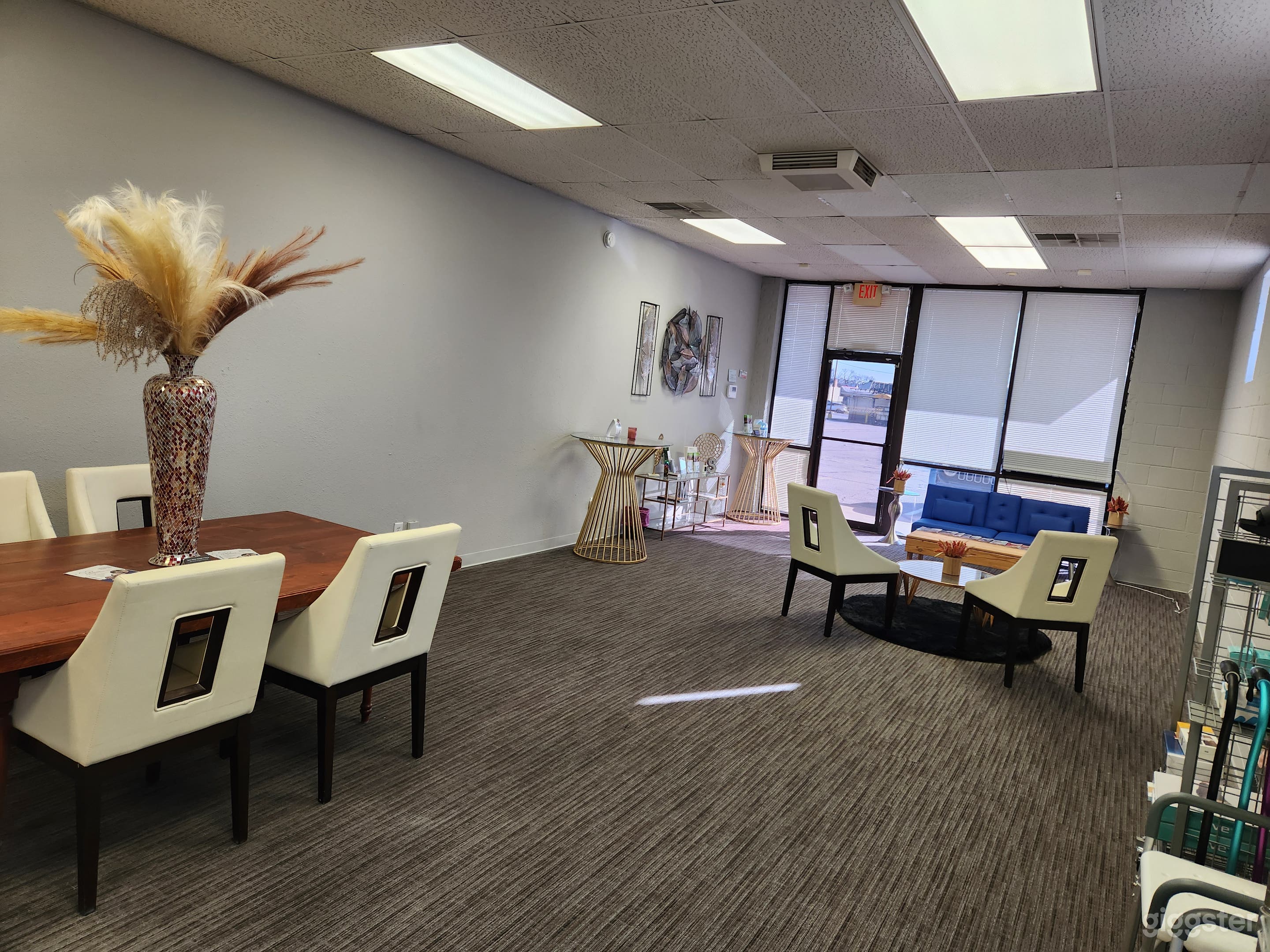 Intimate networking flex space Photo 3