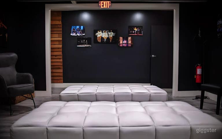  Modern Talent Lounge 