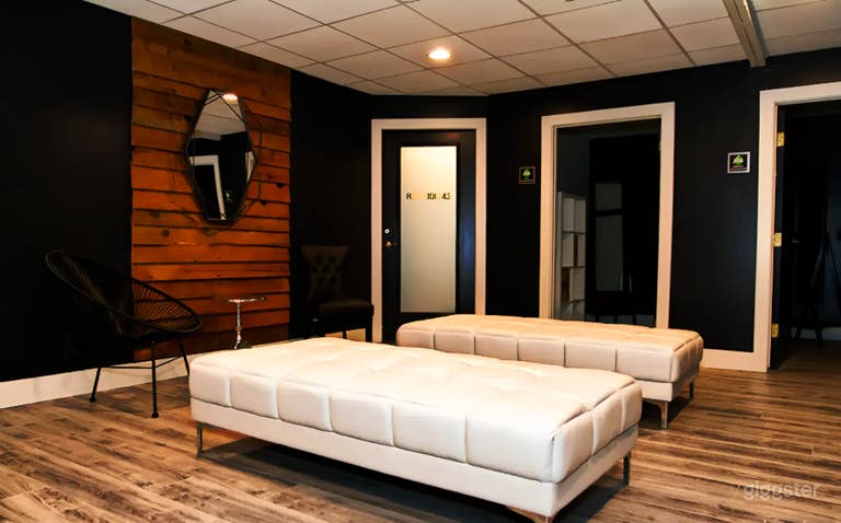  Modern Talent Lounge 