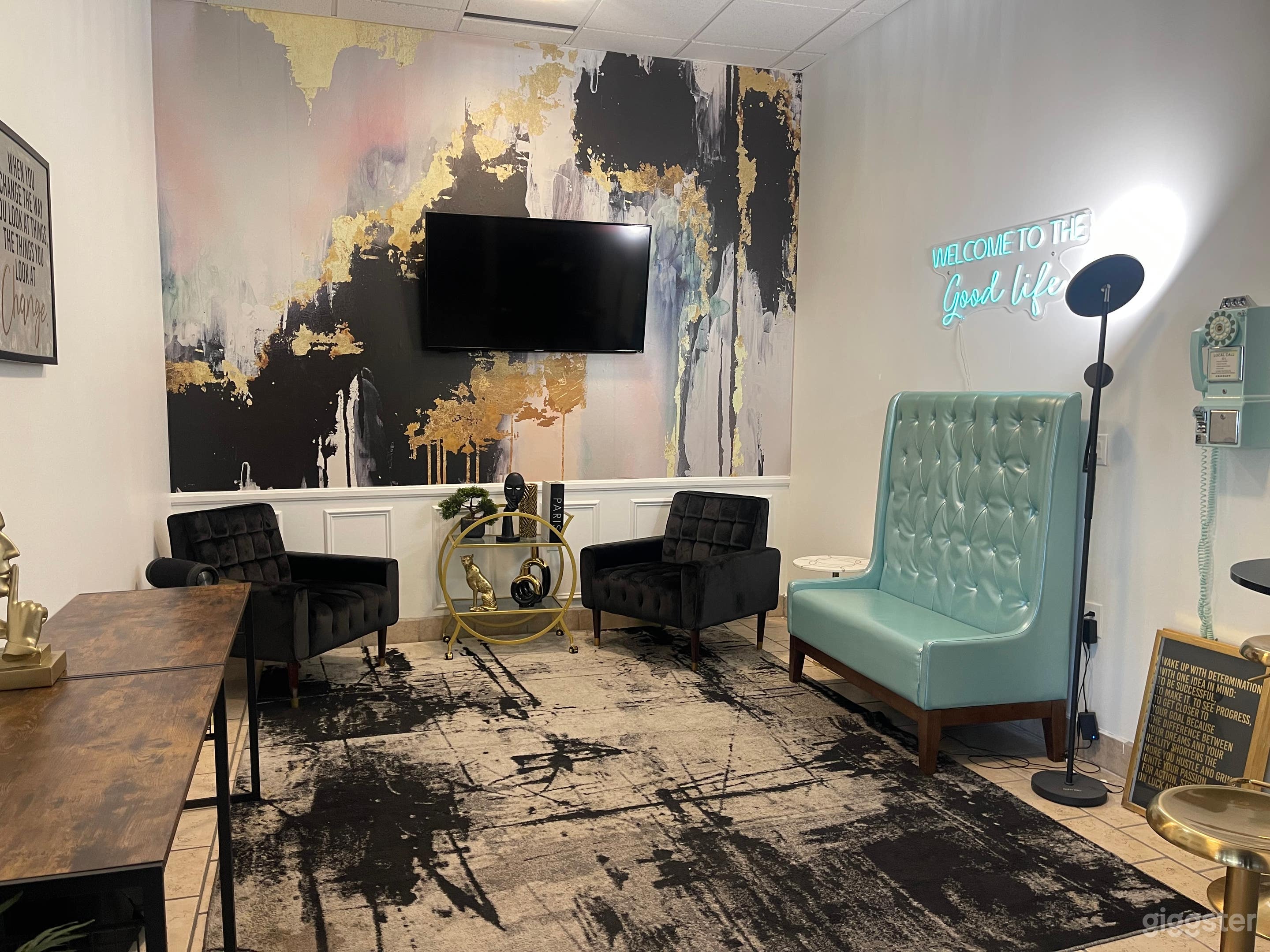 Lounge/Office Space 1