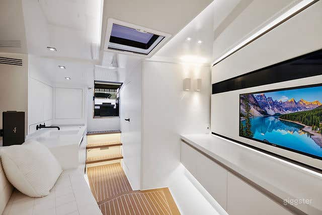 42 Ft Luxury VanDutch Yacht Photo 3