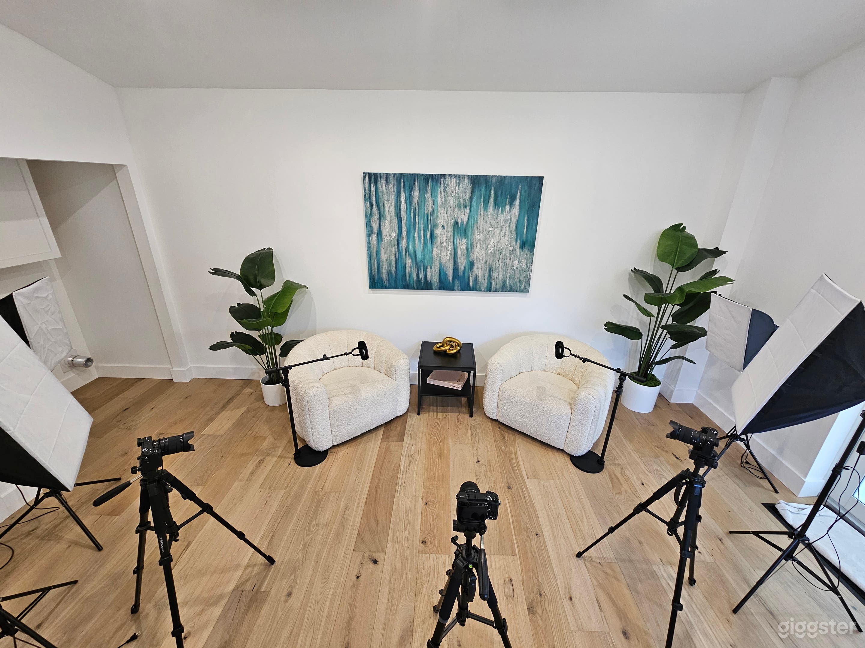 Modern Podcast Studio Photo 3
