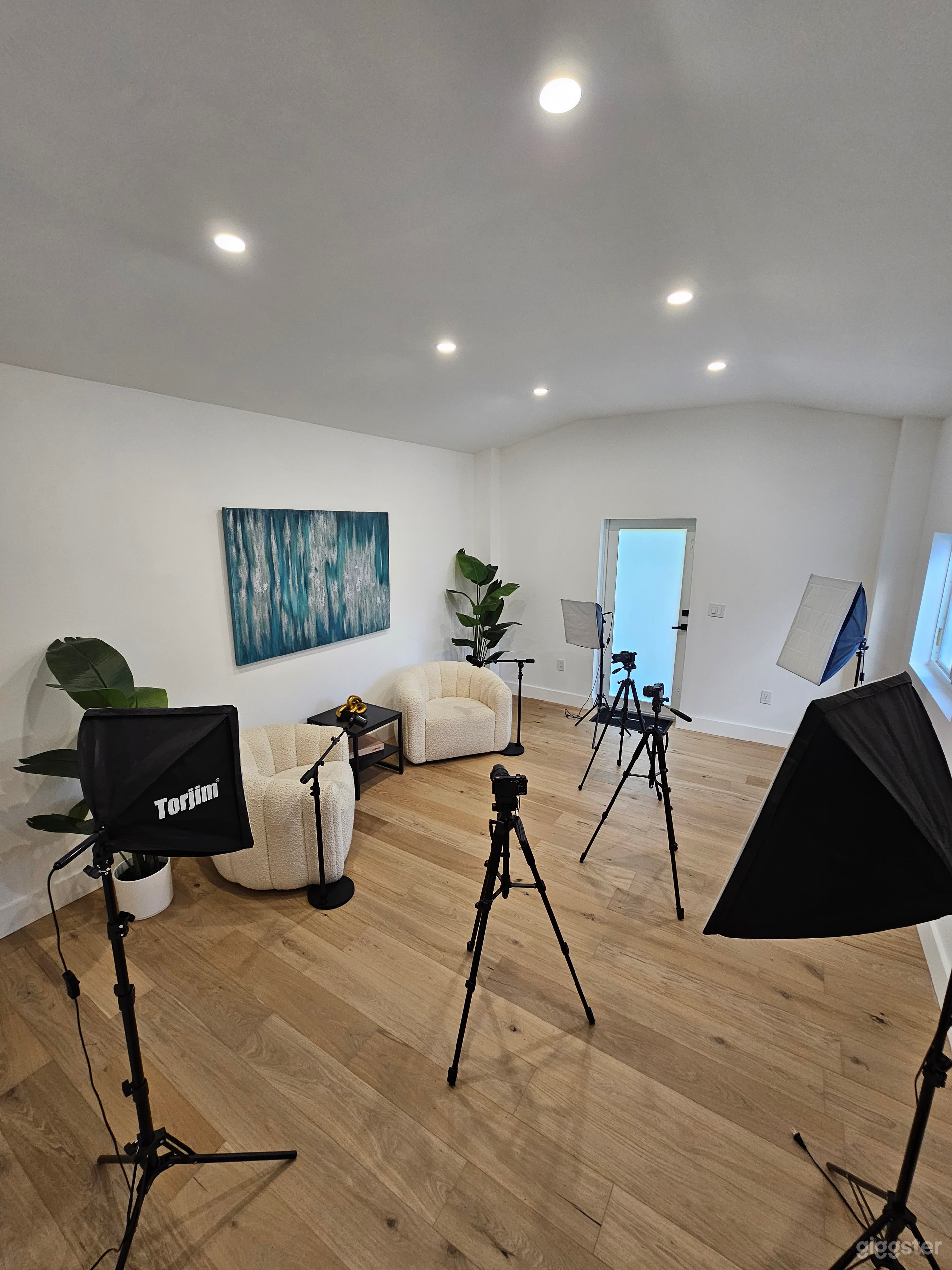 Modern Podcast Studio Photo 2