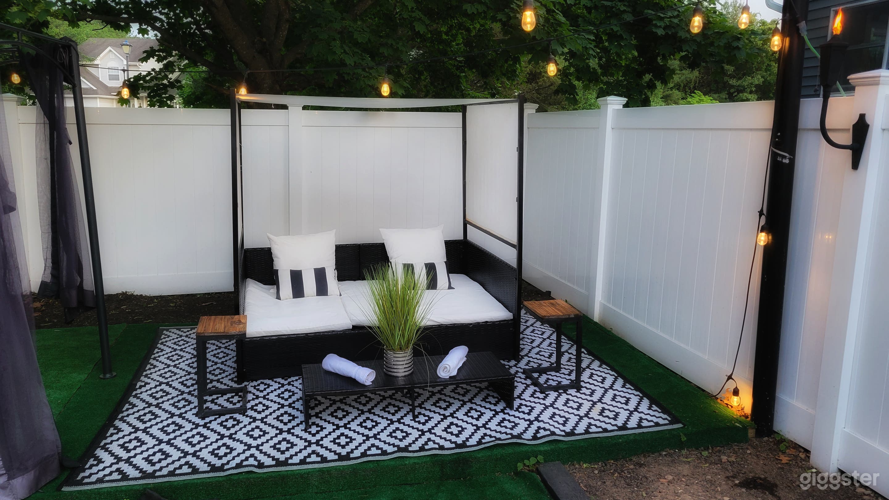 Beautiful Suburban Colonial Contemporary Home Photo 3