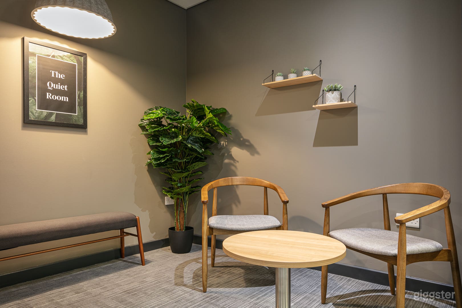 Bright HotDesk and Meeting Space in Leeds Photo 1