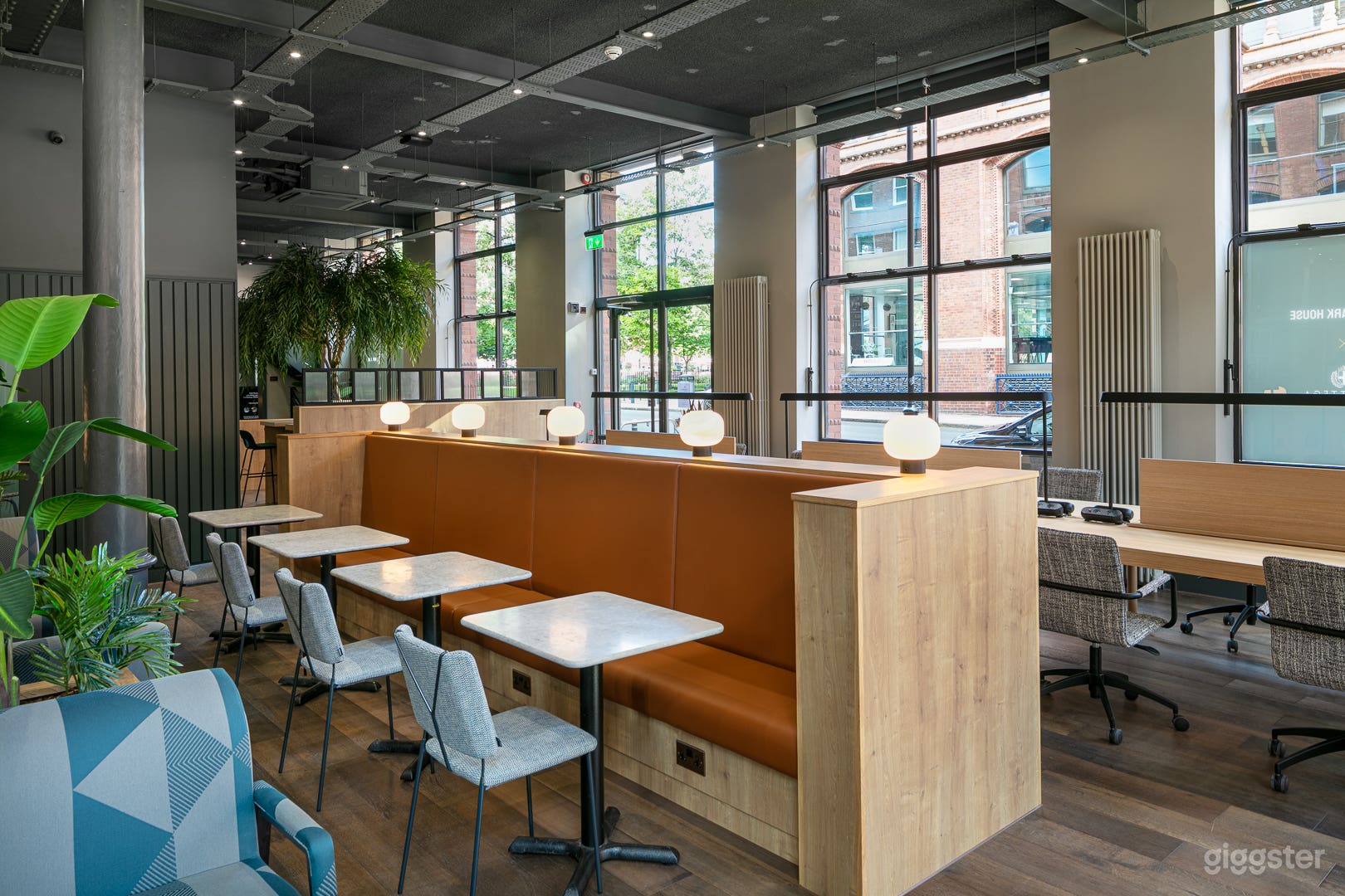 Bright HotDesk and Meeting Space in Leeds Photo 4