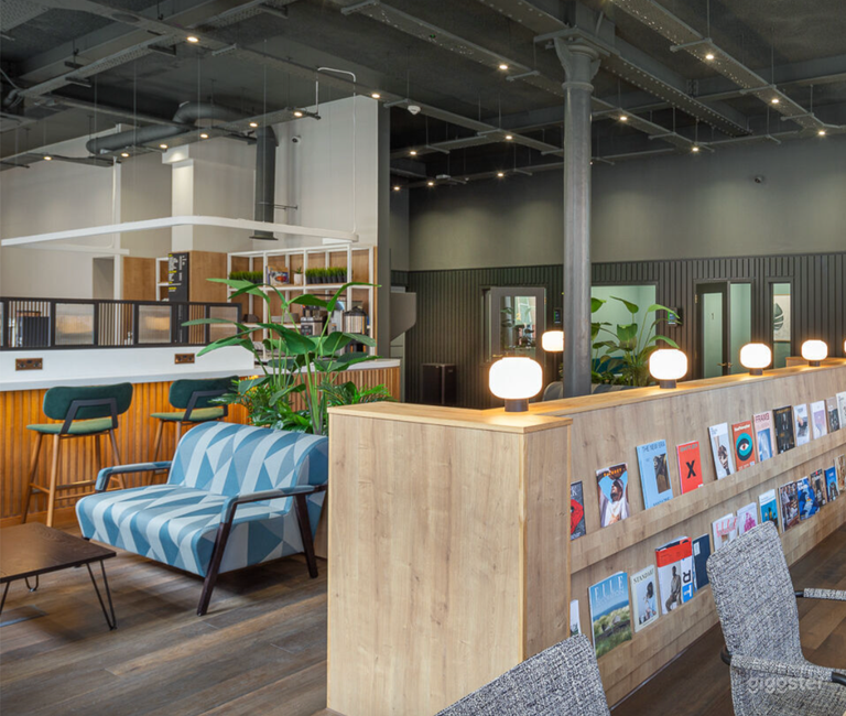  Bright HotDesk and Meeting Space in Leeds 