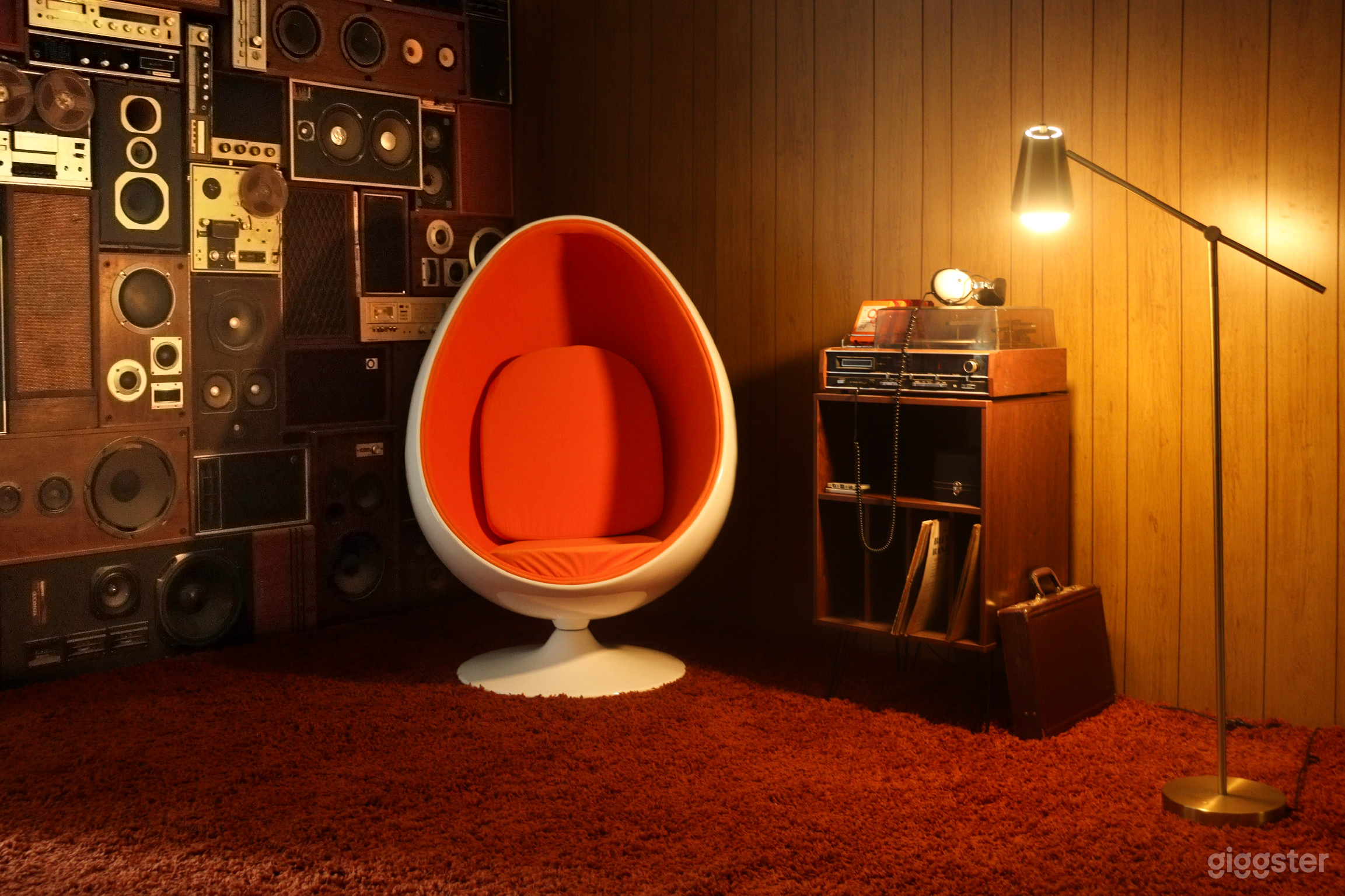 Multiple sets, a cyc wall and soundstage Photo 1