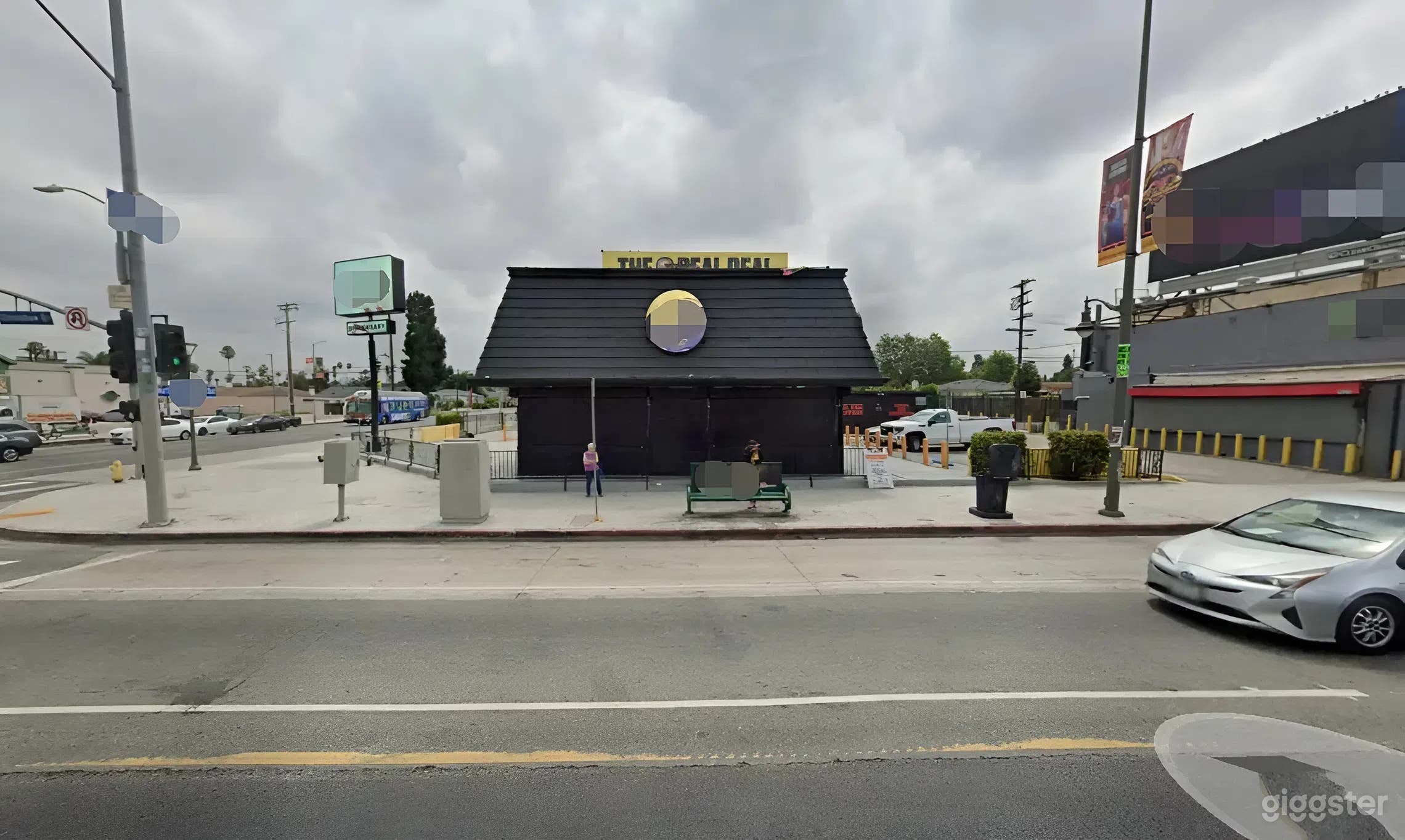 Retail & Pop-Up Freestanding Storefront with Parking Photo 1
