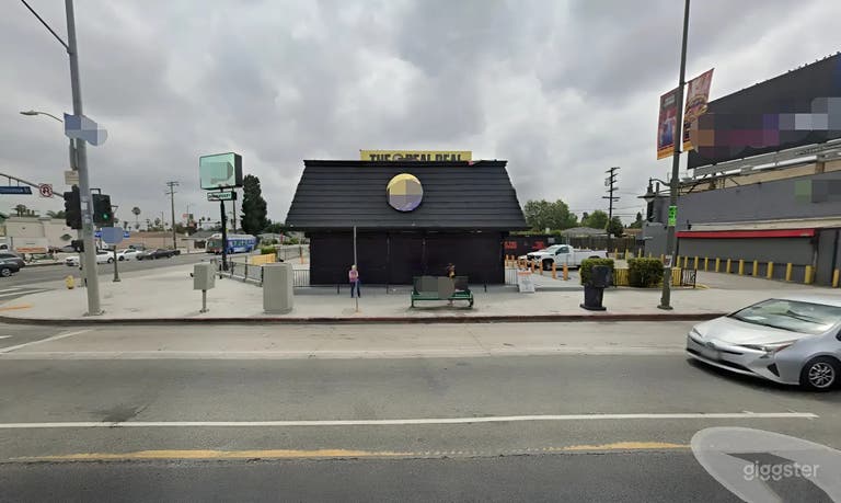  Tienda independiente minorista y pop-up con estacionamiento 