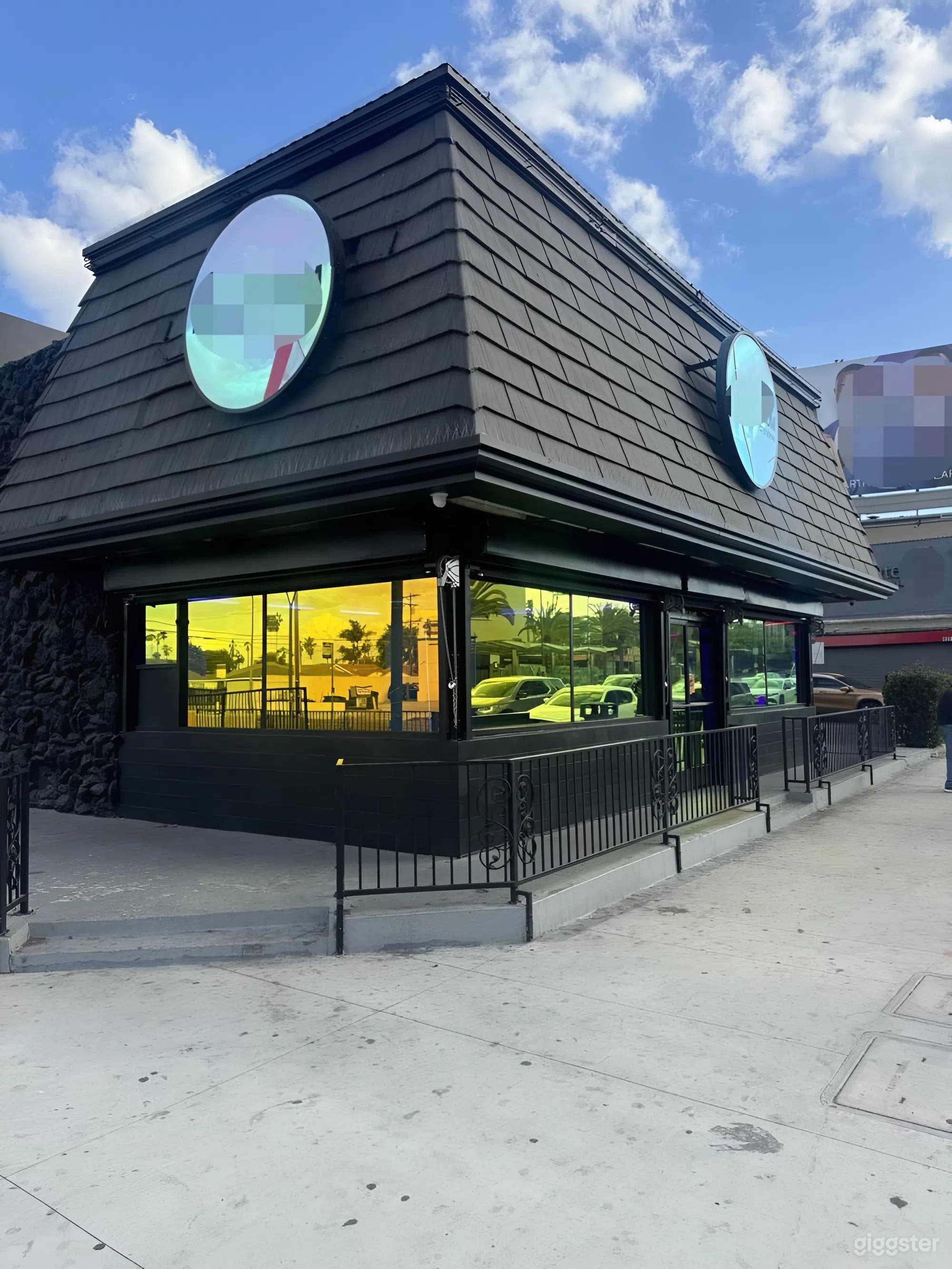 Retail & Pop-Up Freestanding Storefront with Parking Photo 4