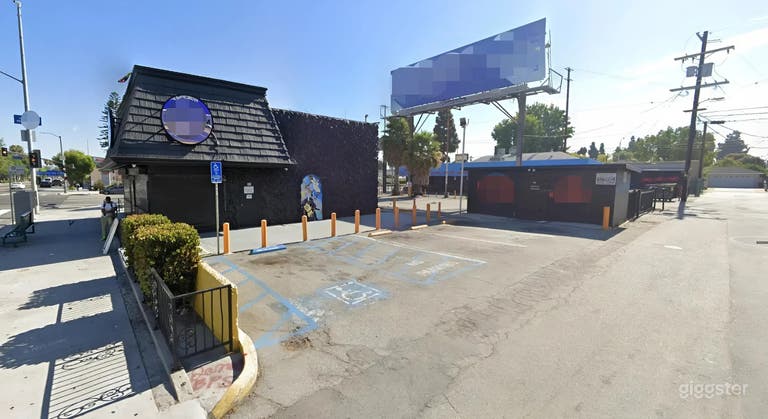  Tienda independiente minorista y pop-up con estacionamiento 