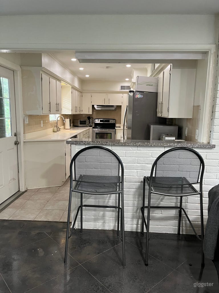  Kitchen with breakfast bar/nook
 