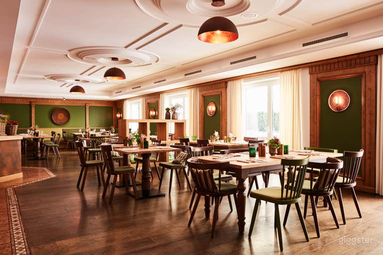  Elegantes Hotelrestaurant mit Außenterrasse 