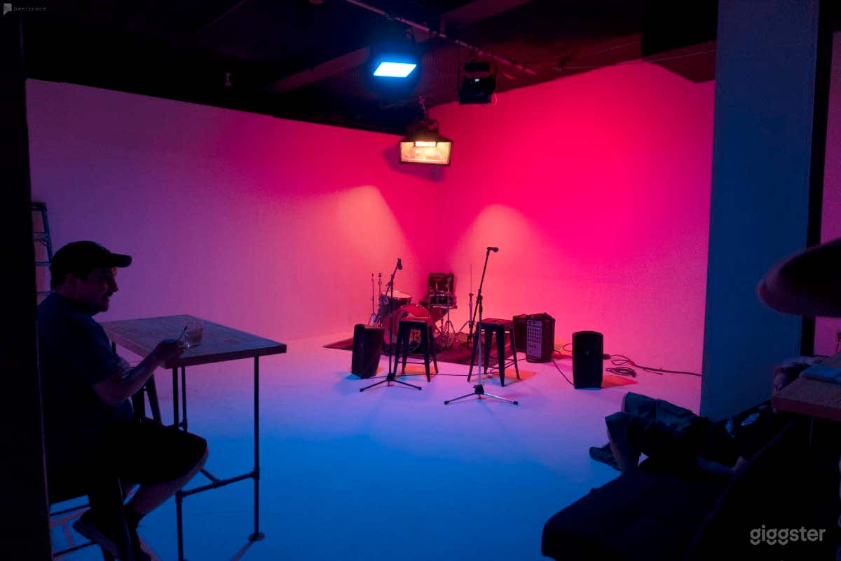 Large Studio in JSQ with Green Room Photo 1