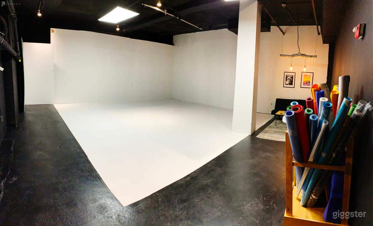 Large Studio in JSQ with Green Room Photo 2