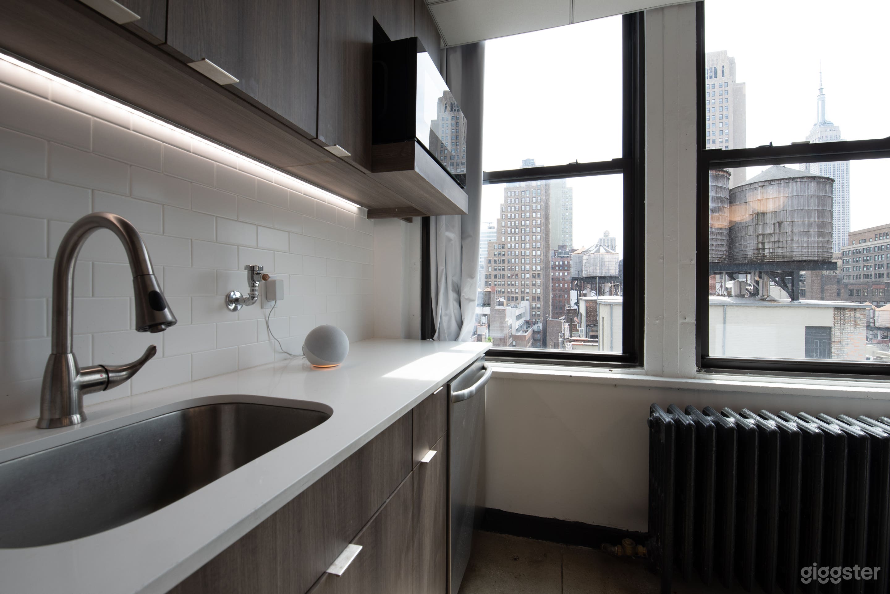 Bright Midtown Studio w/ Kitchenette Photo 3