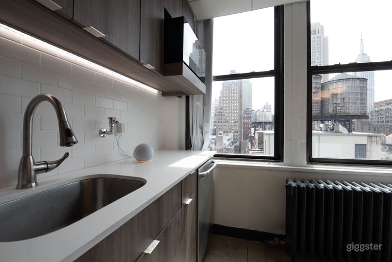  Bright Midtown Studio w/ Kitchenette 