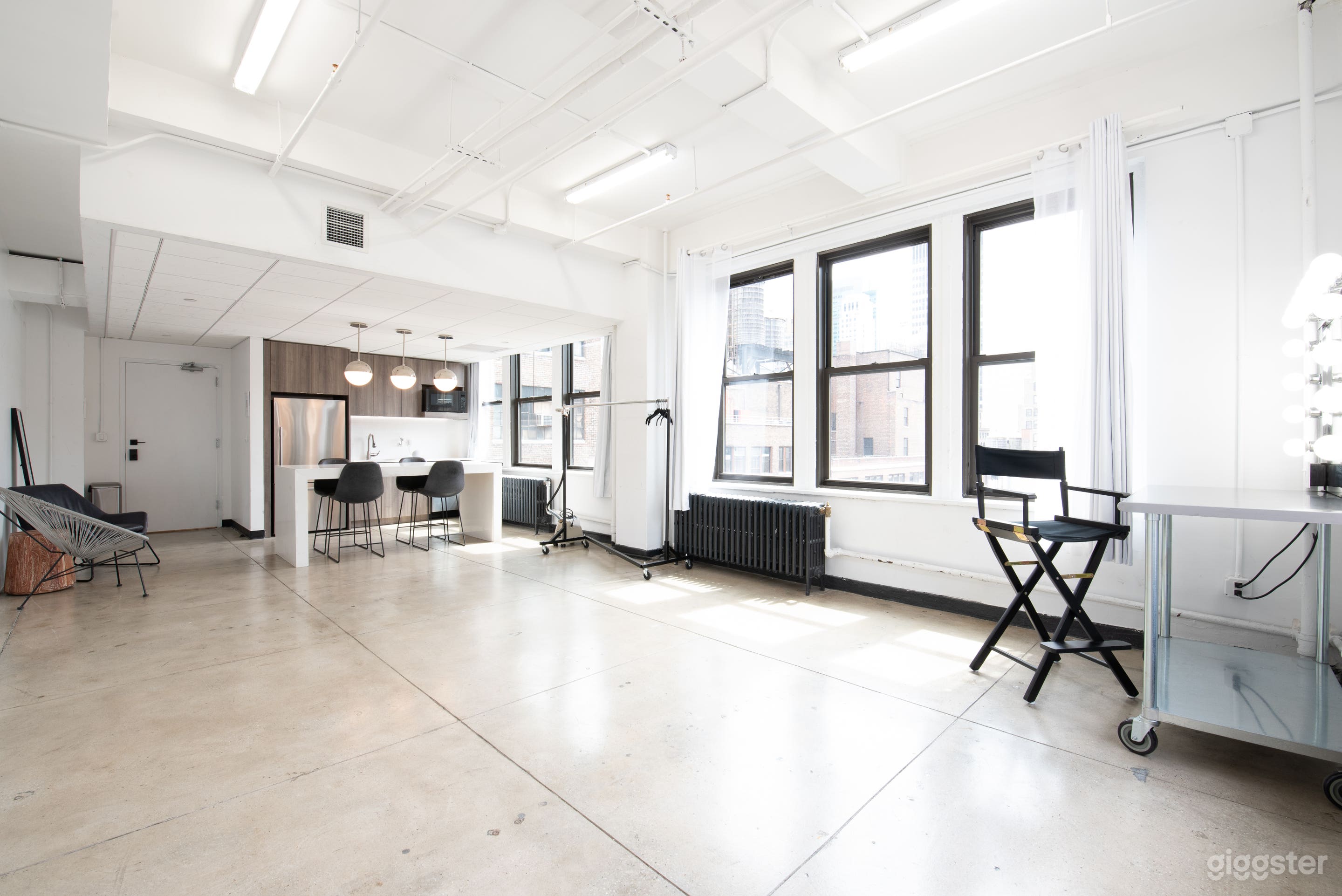 Bright Midtown Studio w/ Kitchenette Photo 1