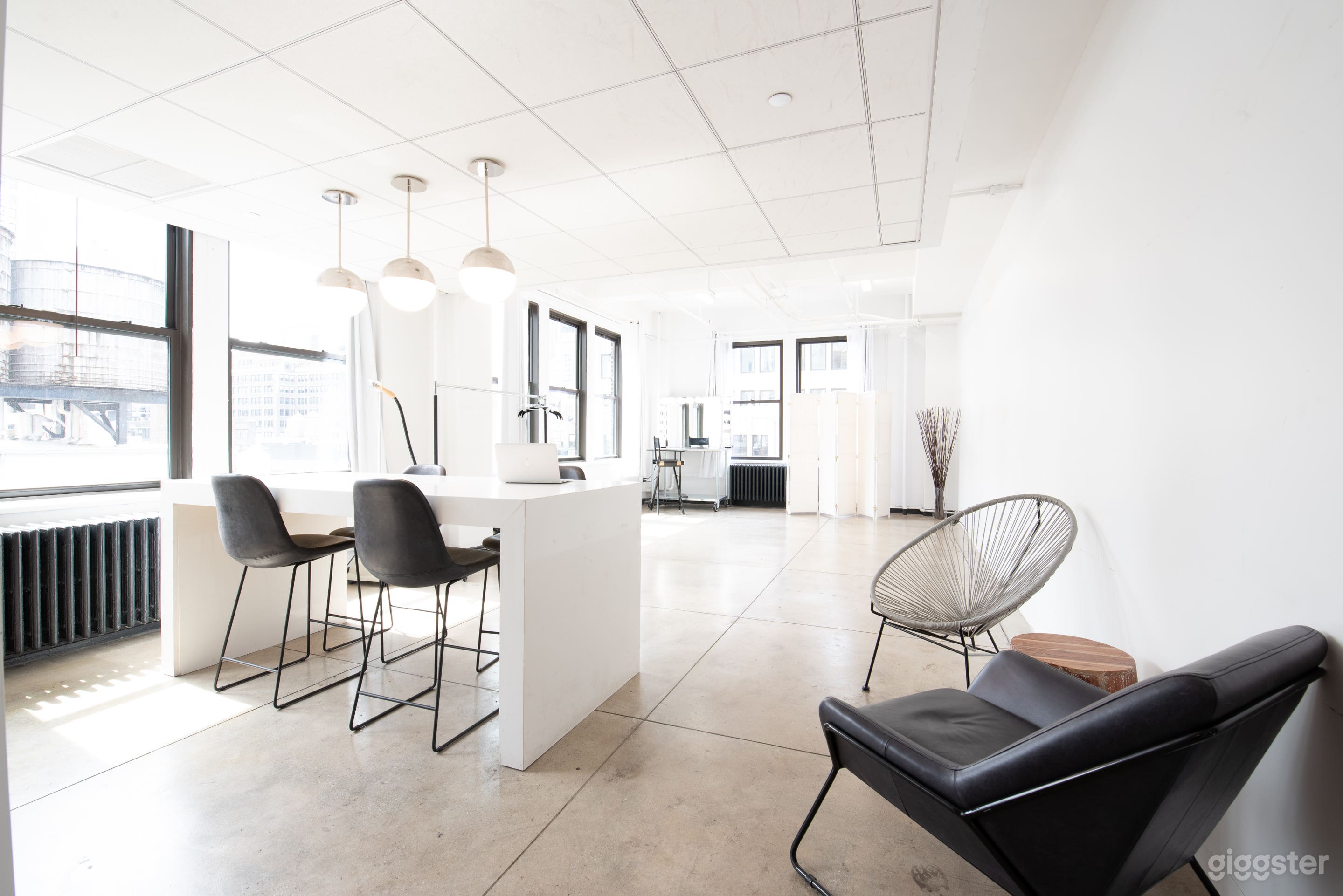 Bright Midtown Studio w/ Kitchenette Photo 2