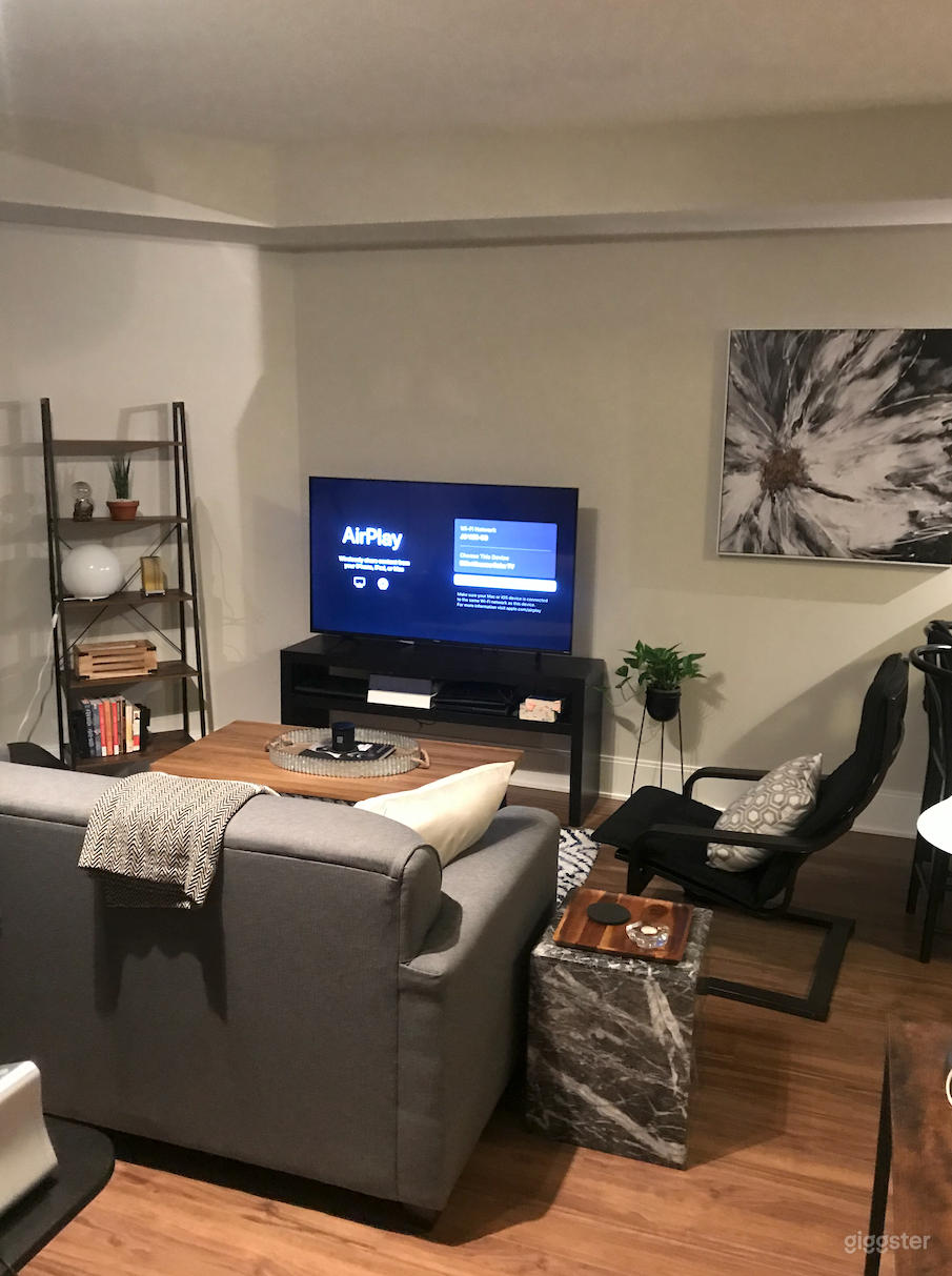 Fully-Equipped Downtown Toronto Studio — Camera, Lighting & Photo 2