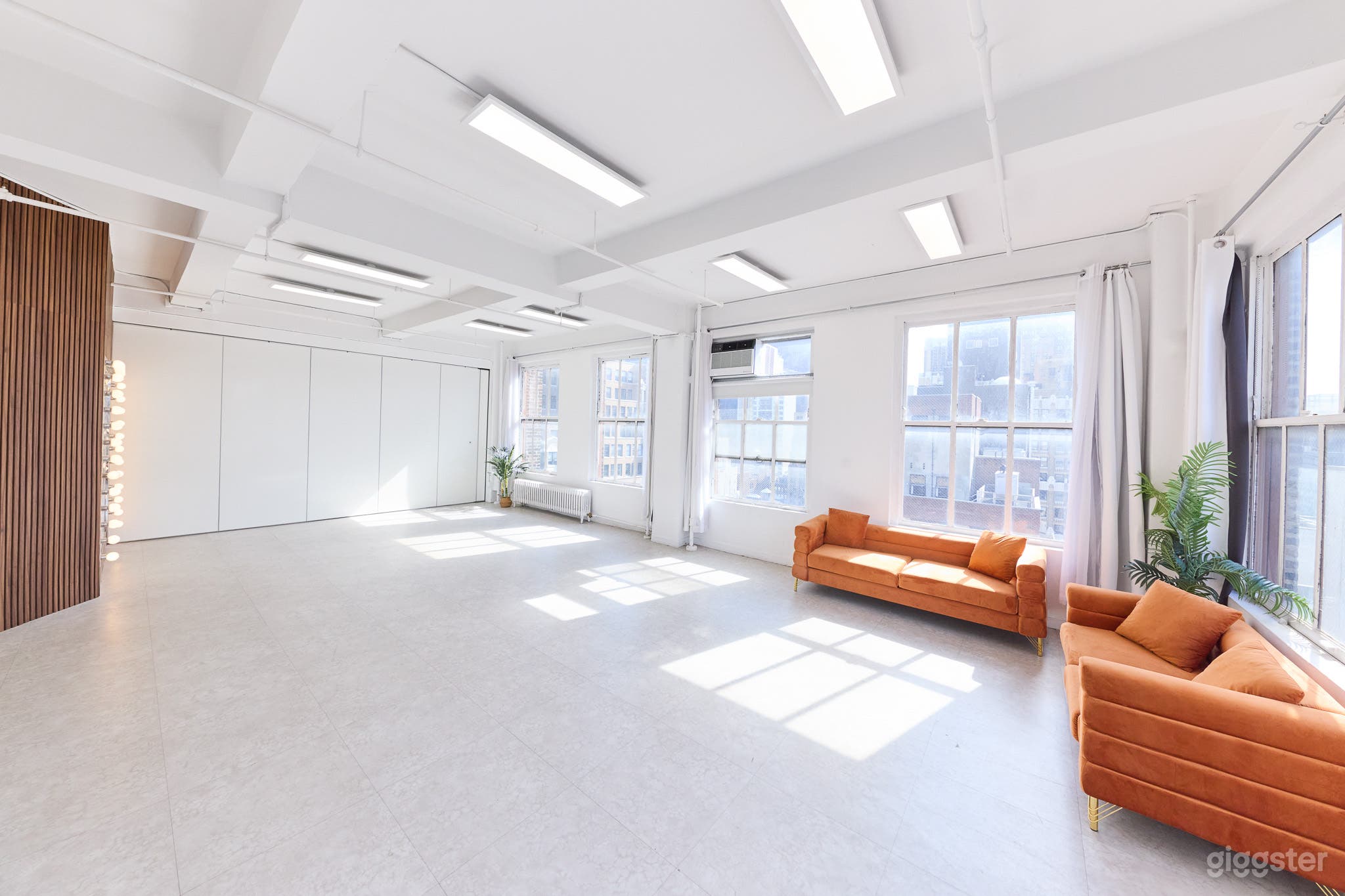 23B Manhattan Studio + Free Equipment Photo 3