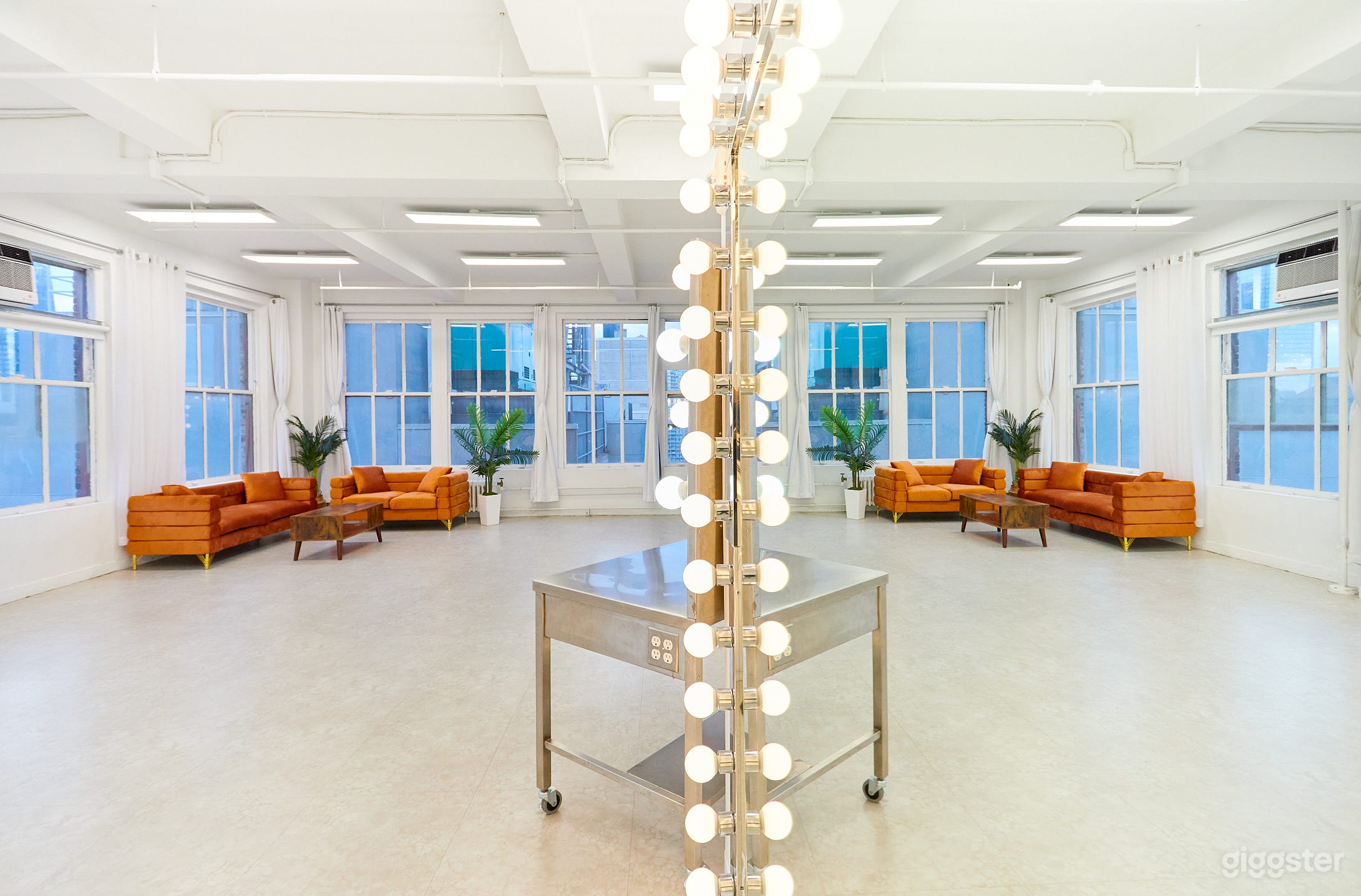 23B Manhattan Studio + Free Equipment Photo 2