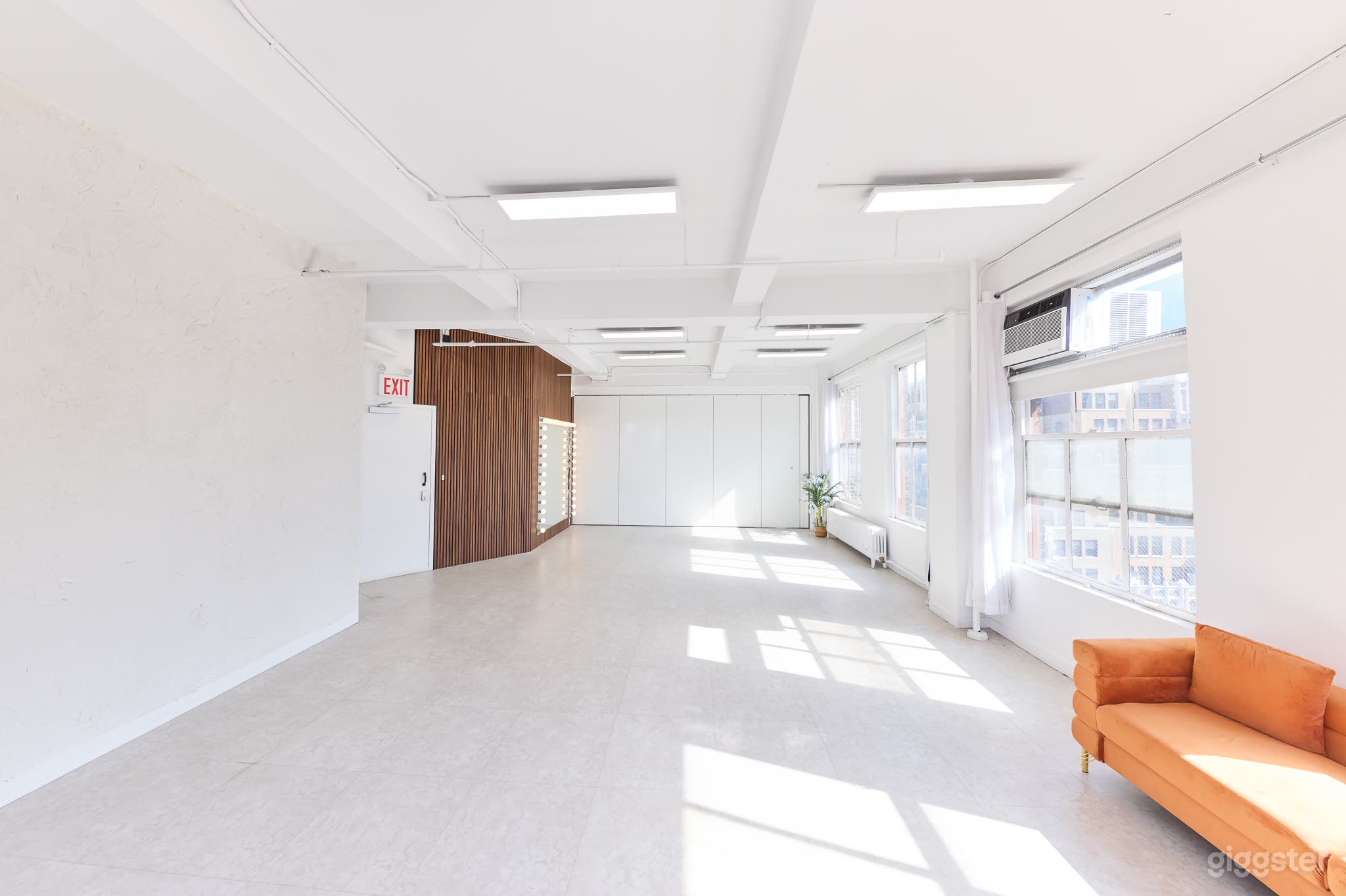 23B Manhattan Studio + Free Equipment Photo 1