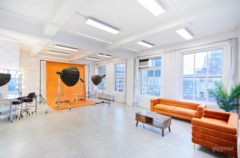  23B Manhattan Studio + Free Equipment 