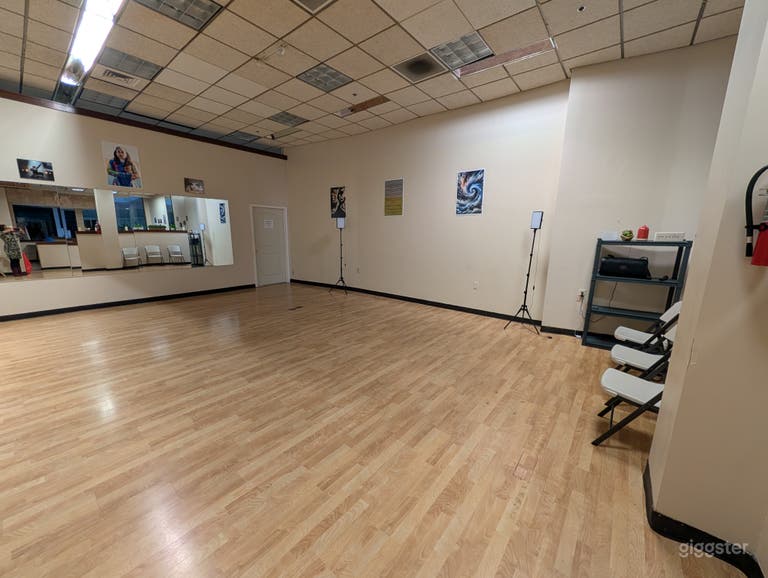  Dance studio for class, rehearsals, workshops 
