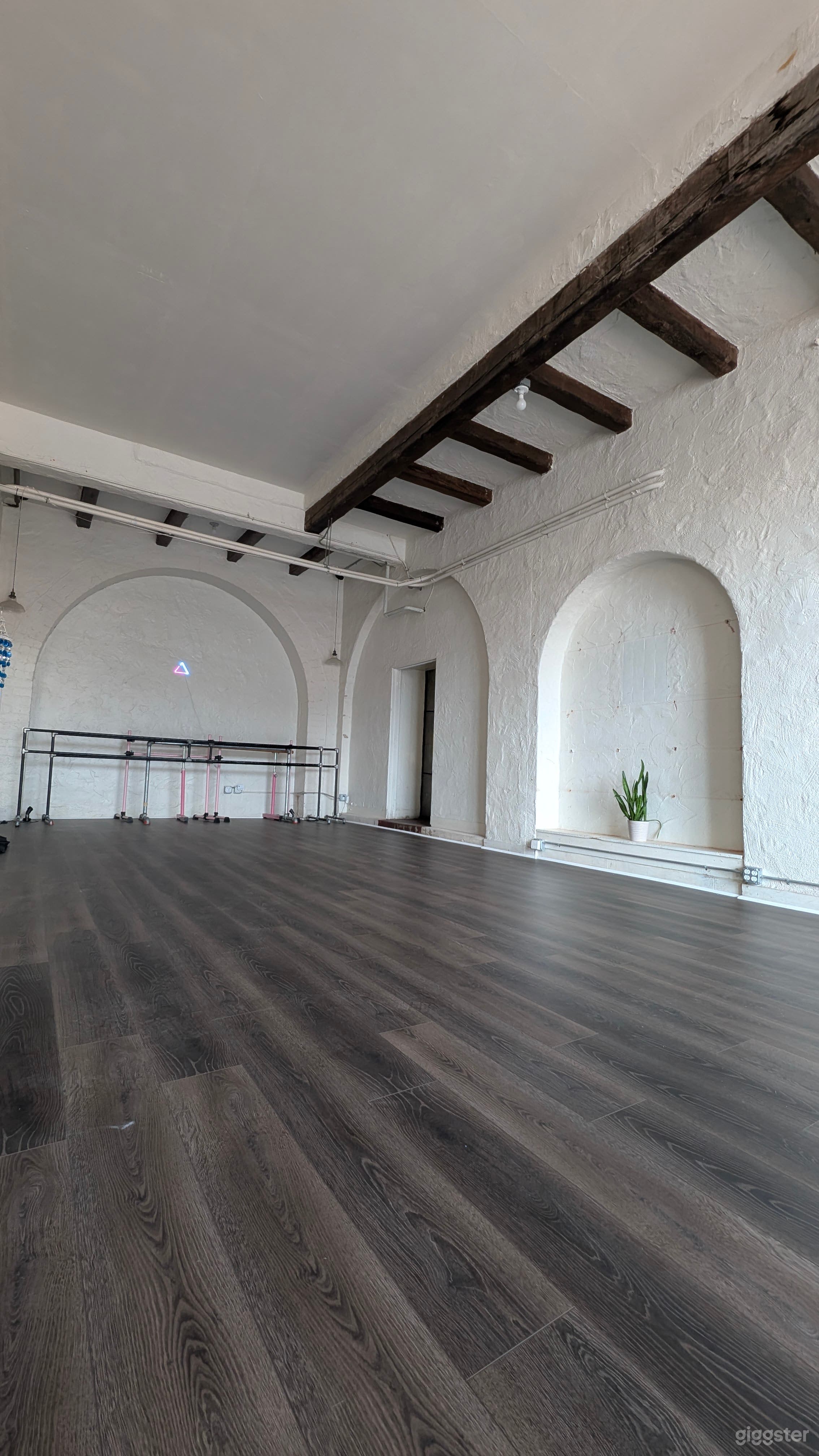Hollywood Dance Studio First Floor High Ceiling Very Bright Photo 2