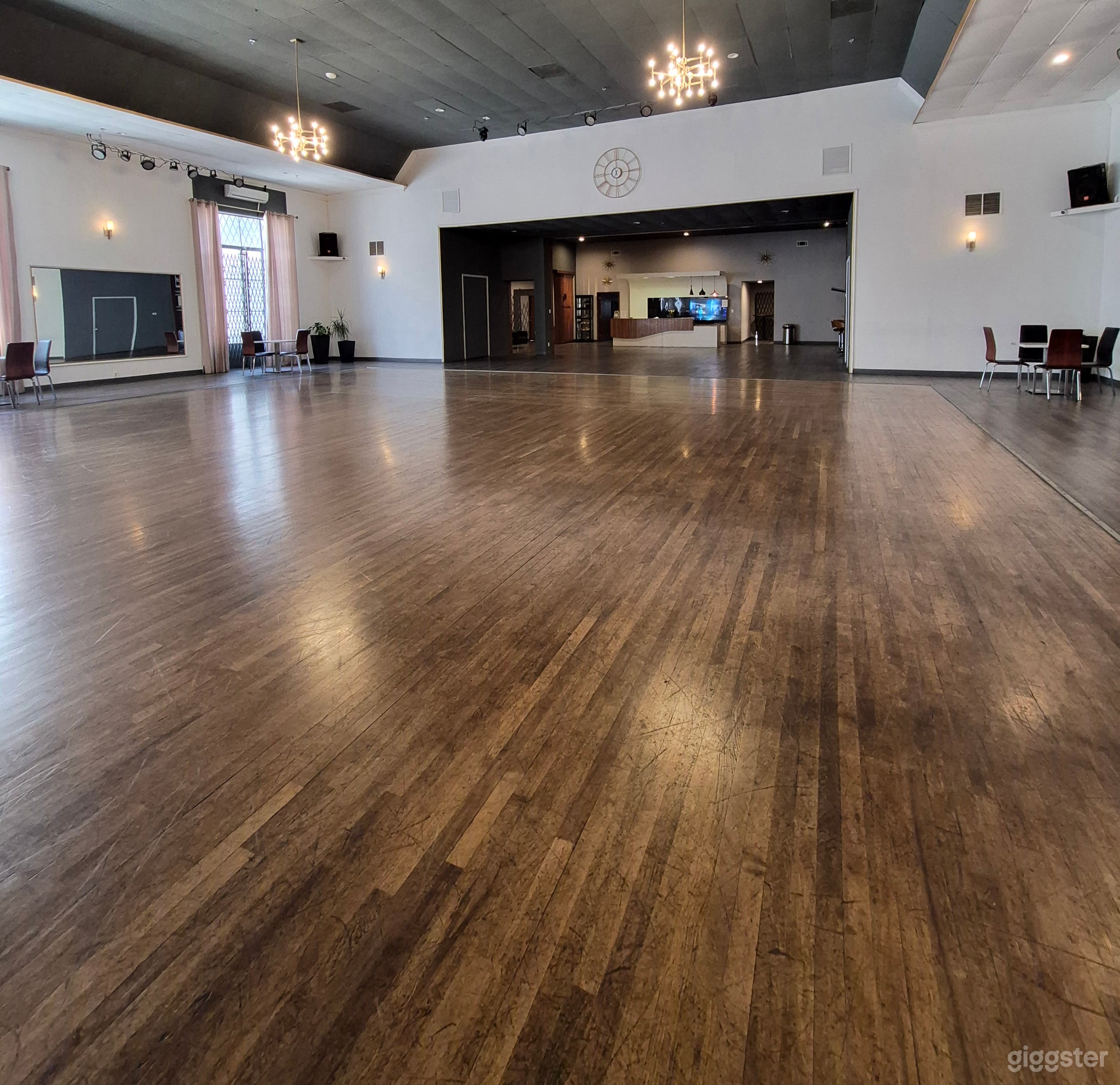 Dance Studio Third Floor High Ceiling on Wilshire and Wstern Photo 2