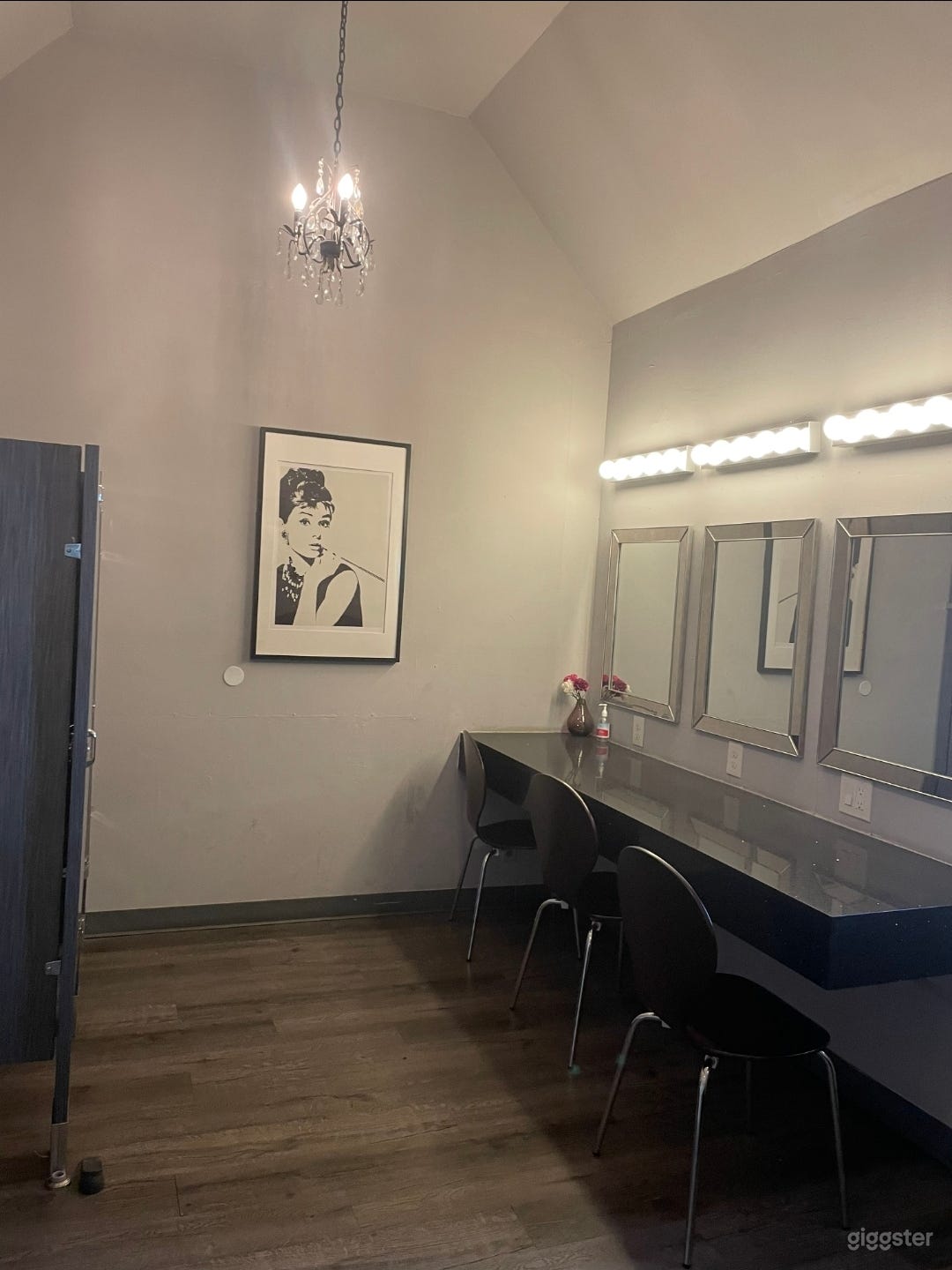 Dance Studio Third Floor High Ceiling on Wilshire and Wstern Photo 3