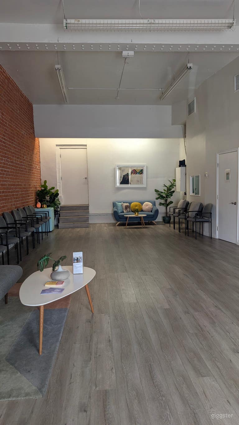  Hollywood Dance Studio First Floor High Ceiling on N Vermont 