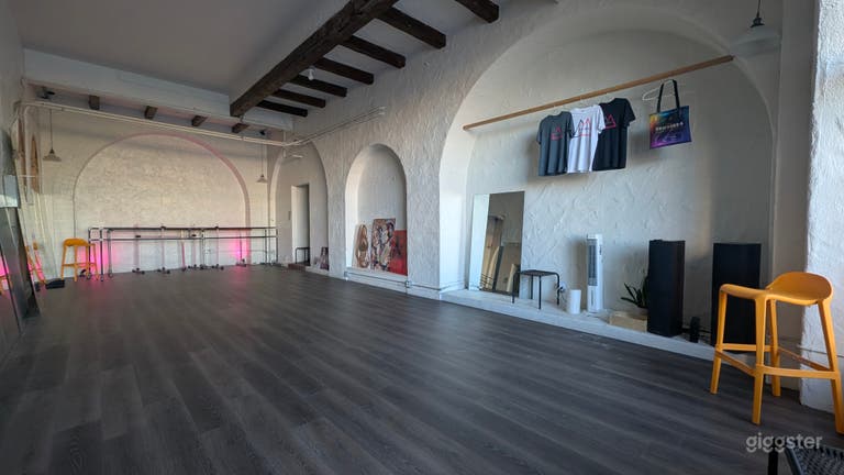  Hollywood Dance Studio First Floor High Ceiling Very Bright 