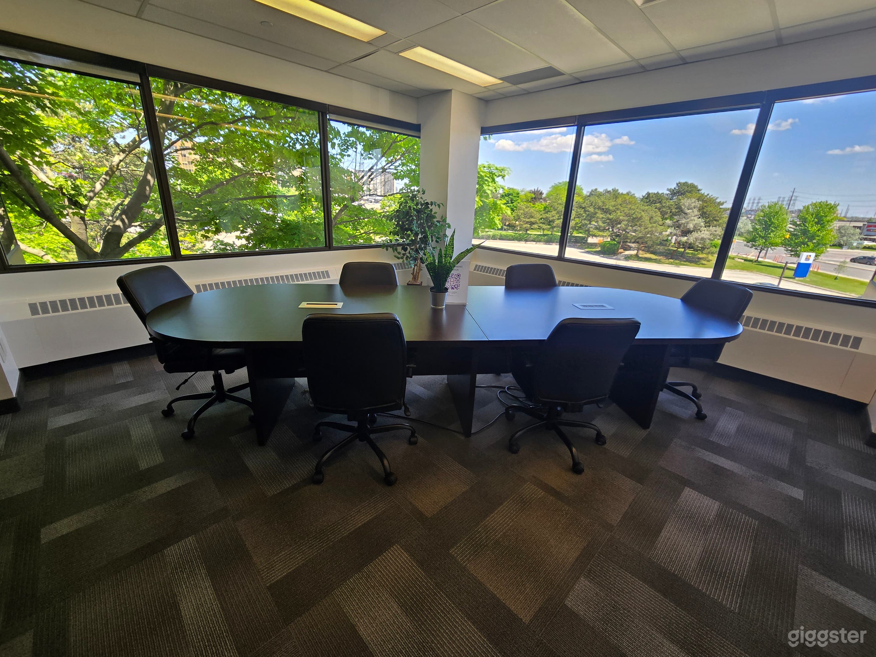 Engaging Private Meeting Room for 8 (Room #21) Photo 3