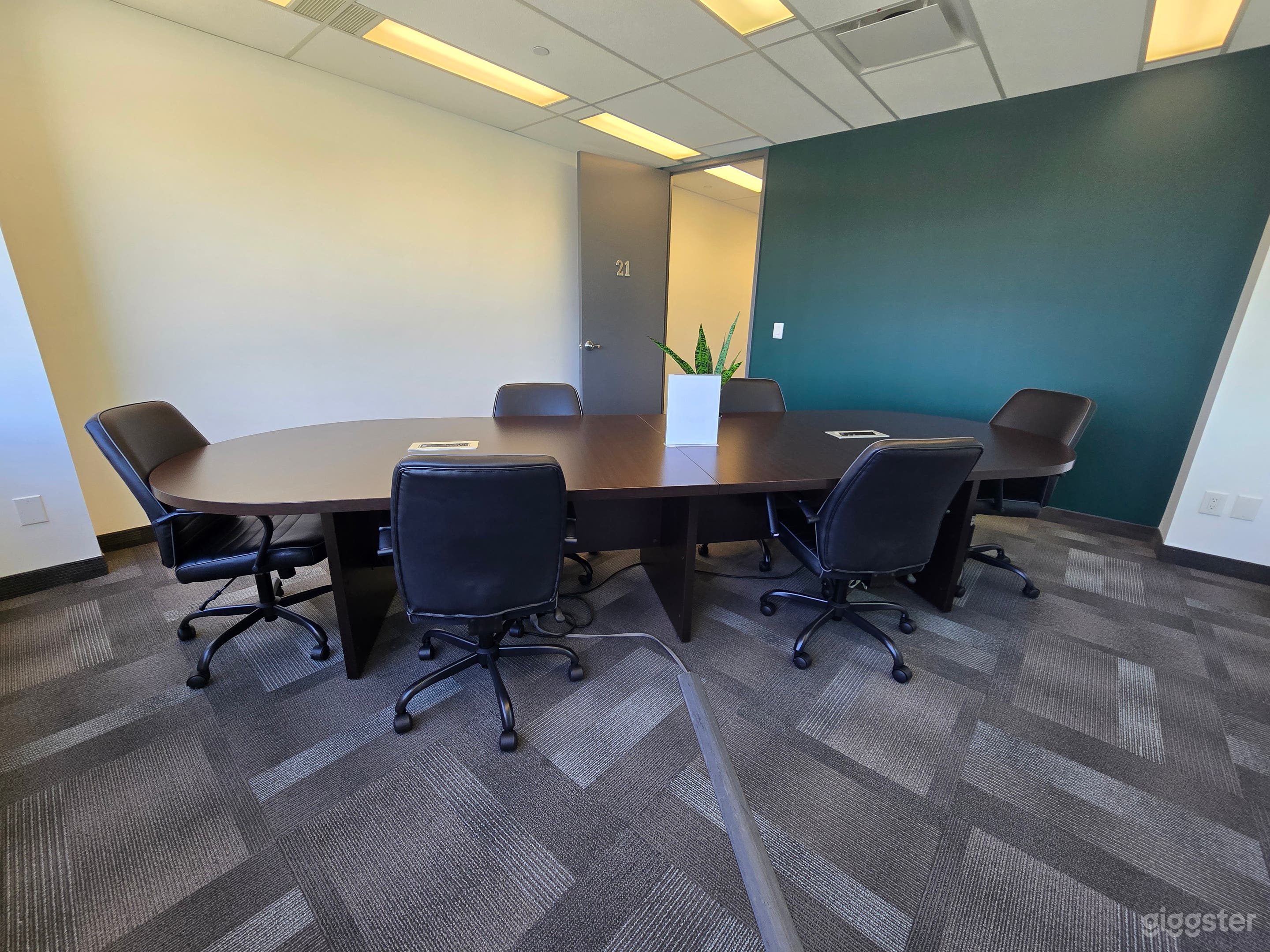 Engaging Private Meeting Room for 8 (Room #21) Photo 1