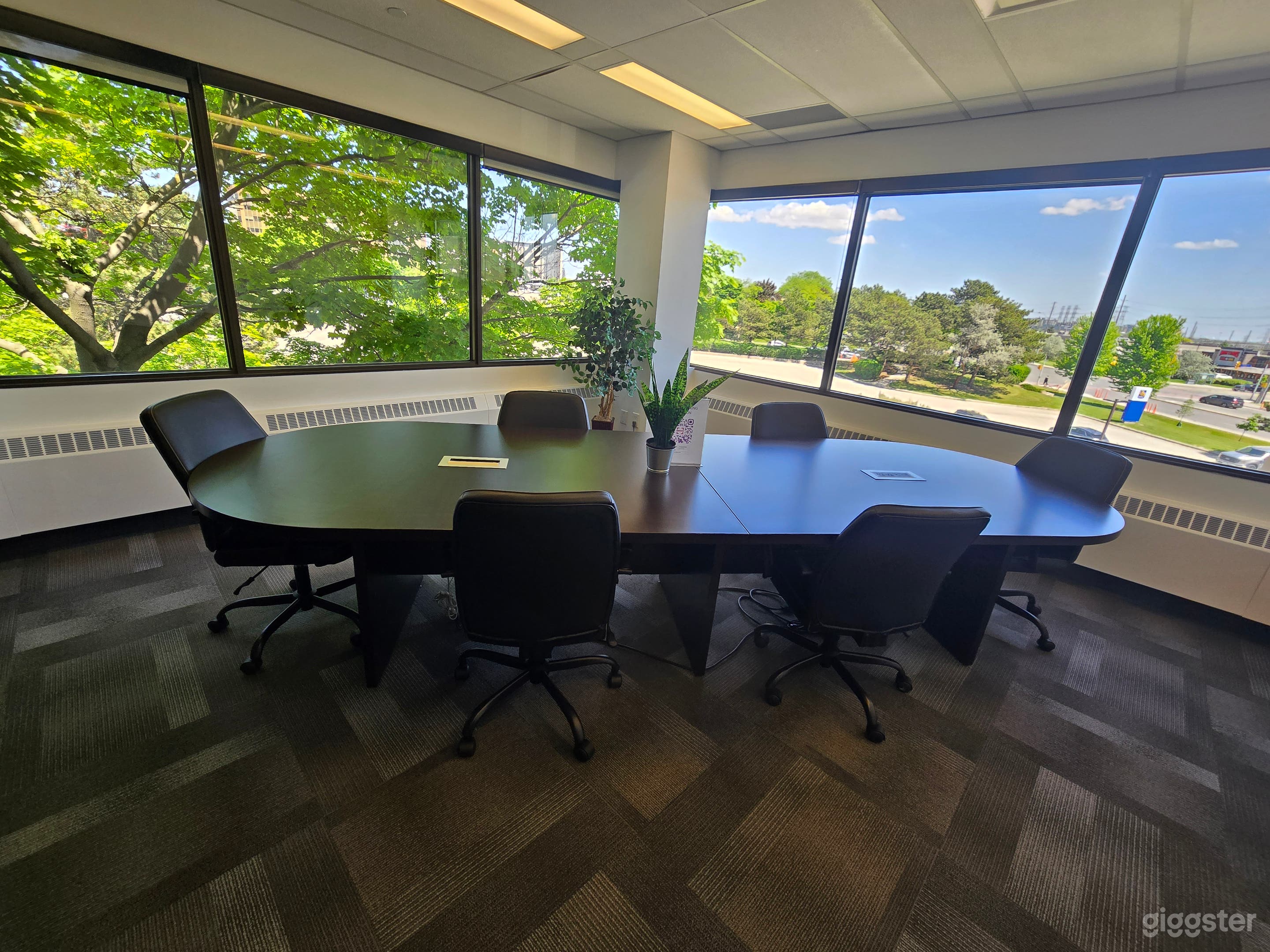 Engaging Private Meeting Room for 8 (Room #21) Photo 4