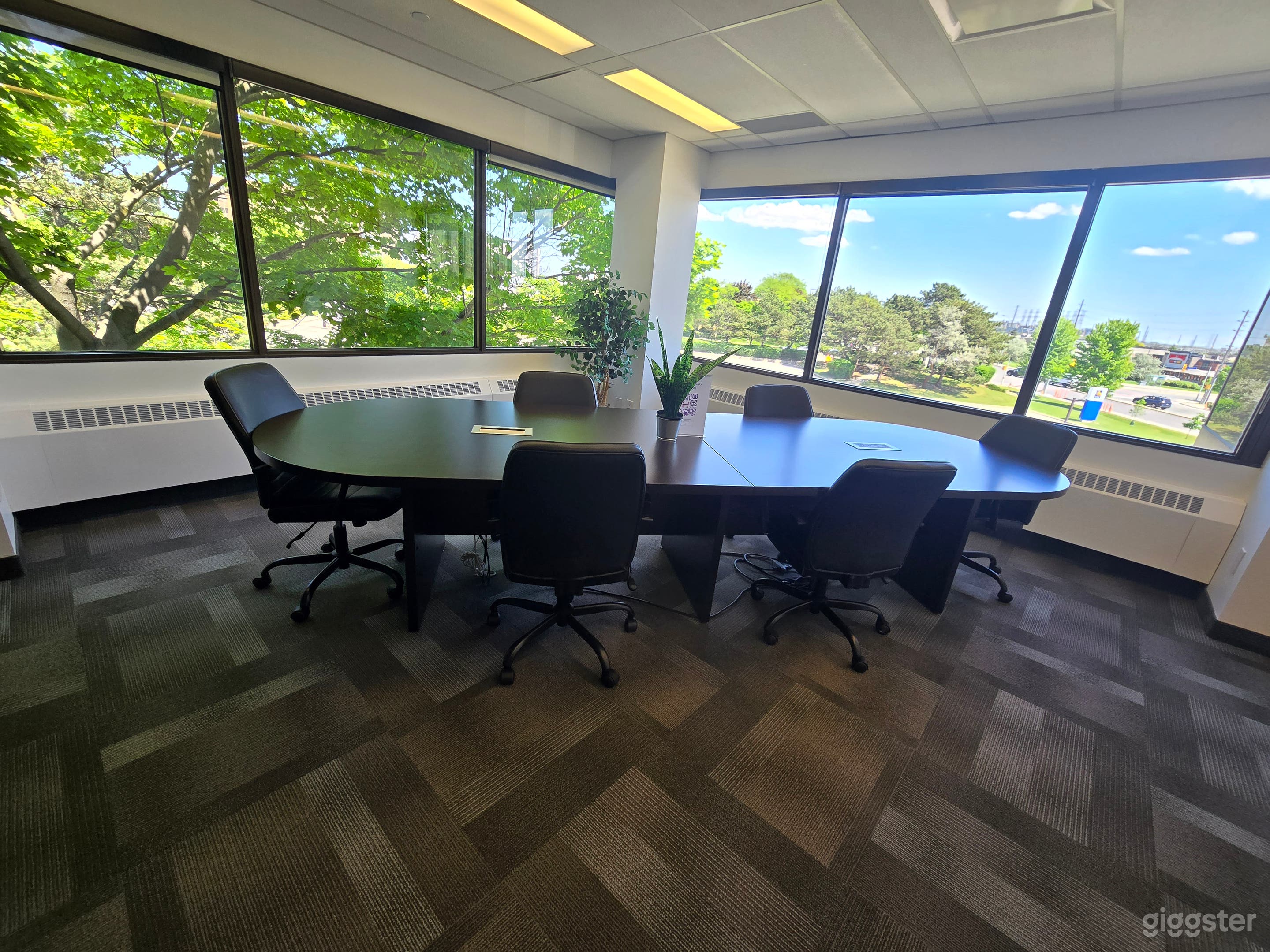 Engaging Private Meeting Room for 8 (Room #21) Photo 2