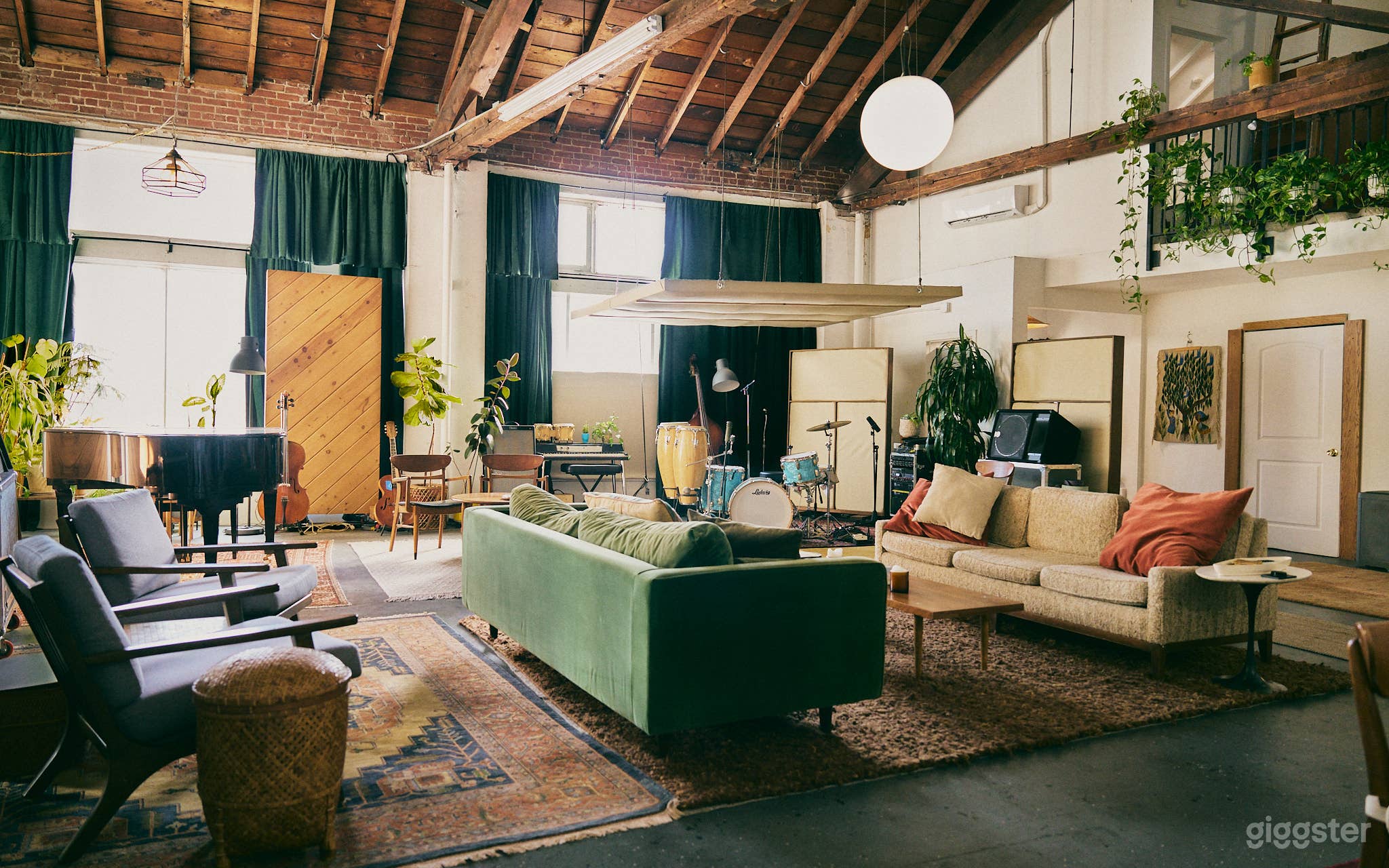 Industrial Arts District studio for photo, video and music Photo 1