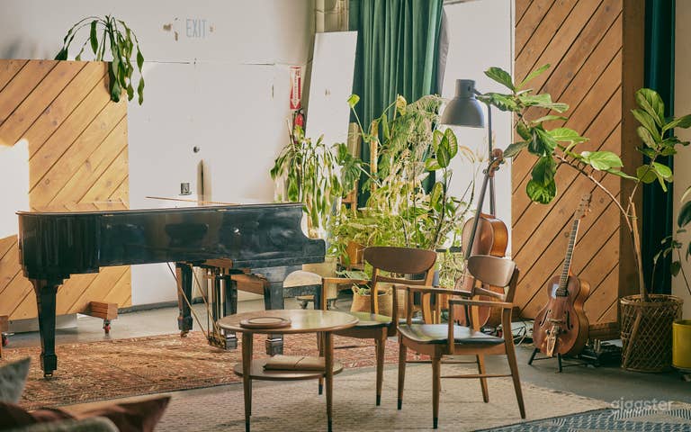  Downtown LA Creative Studio - Photo, Video, Music Production 