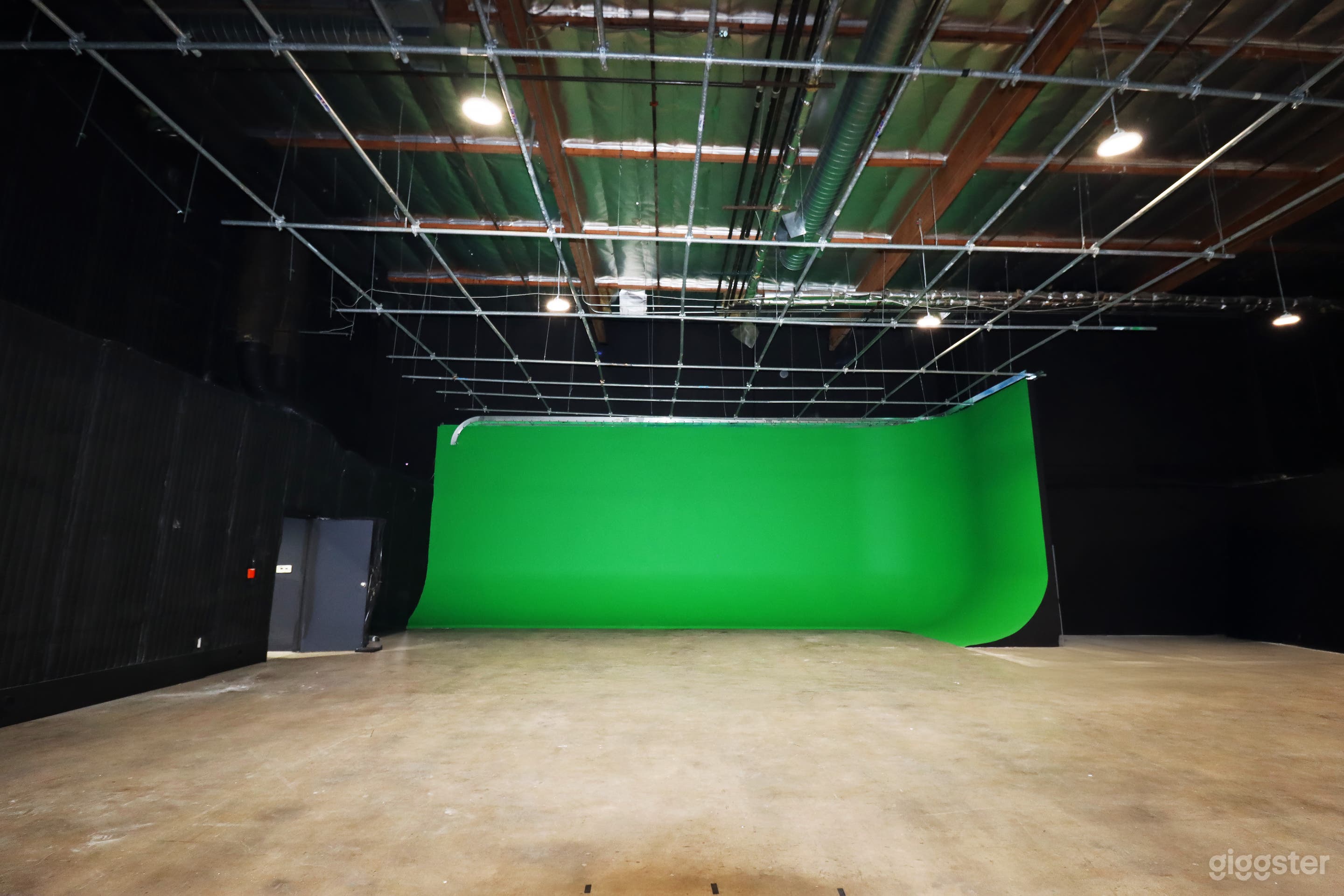 Premier Recording, Podcast &amp; Event Space – A High-End Creative Hub in Calabasas Photo 3