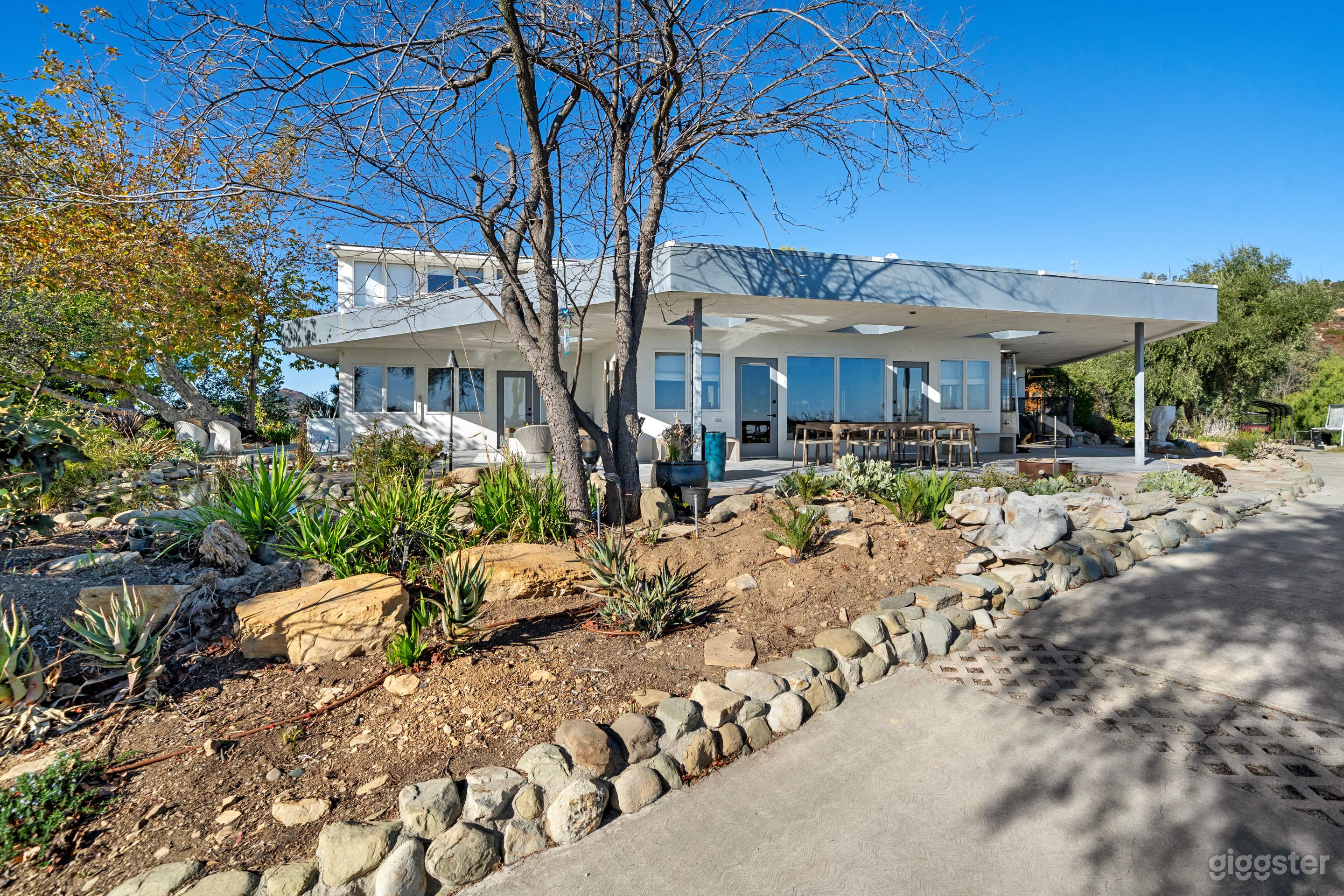 12 Acre Malibu Cyn Home With Stunning 360 Views Photo 3