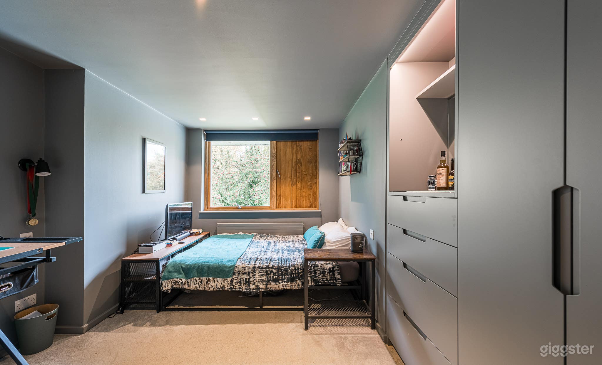 Mid-Century Modern, Henley House RG9 Photo 4