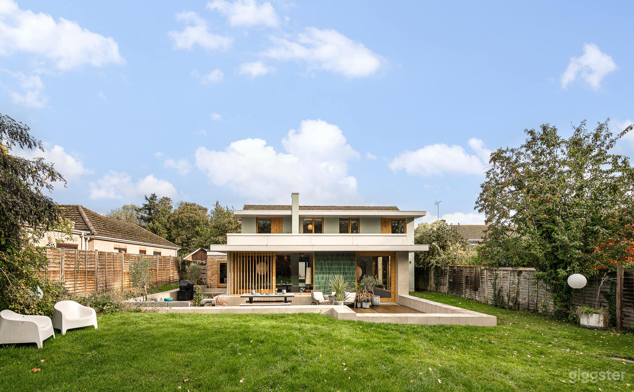 Mid-Century Modern, Henley House RG9 Photo 2