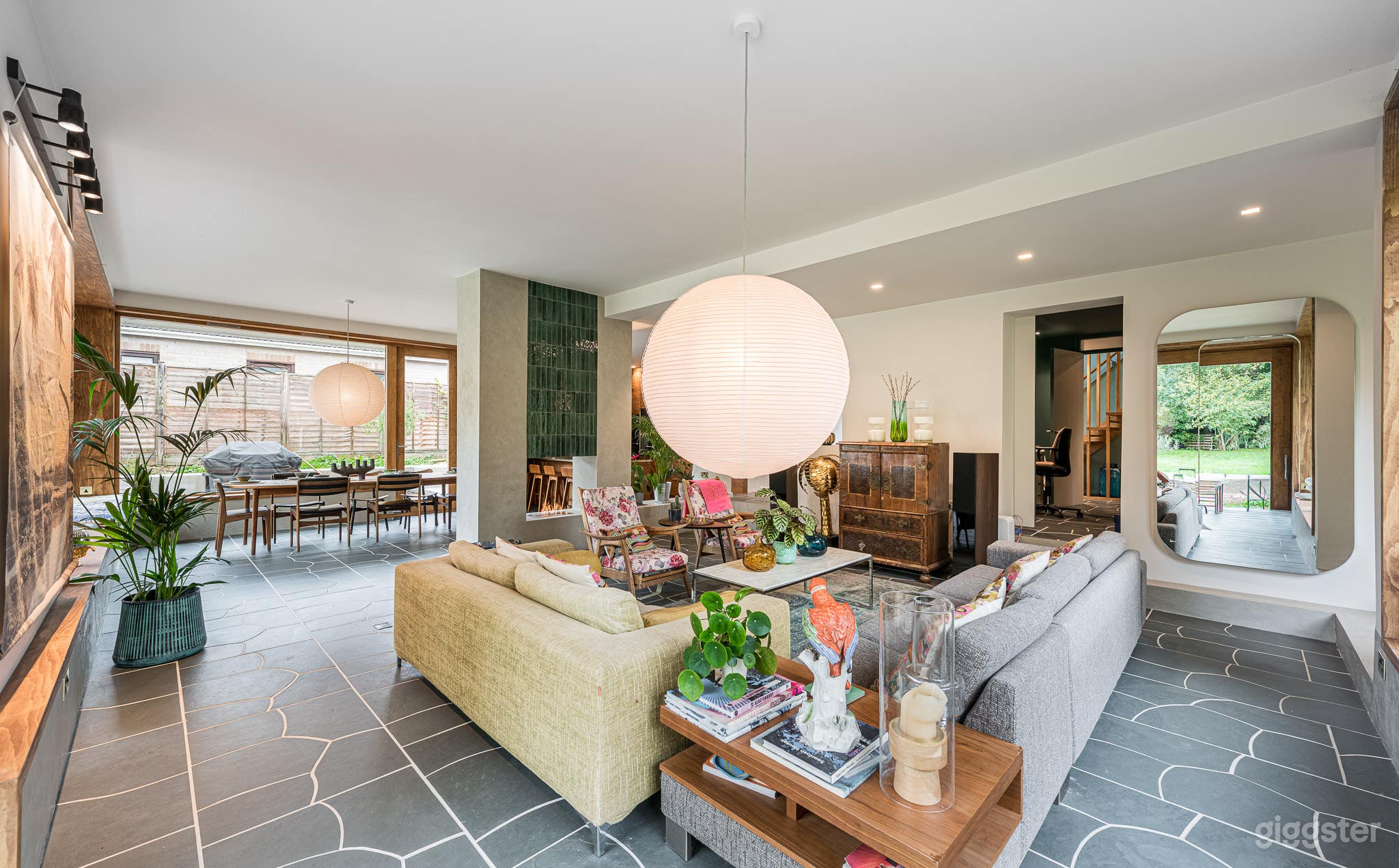 Mid-Century Modern, Henley House RG9 Photo 3