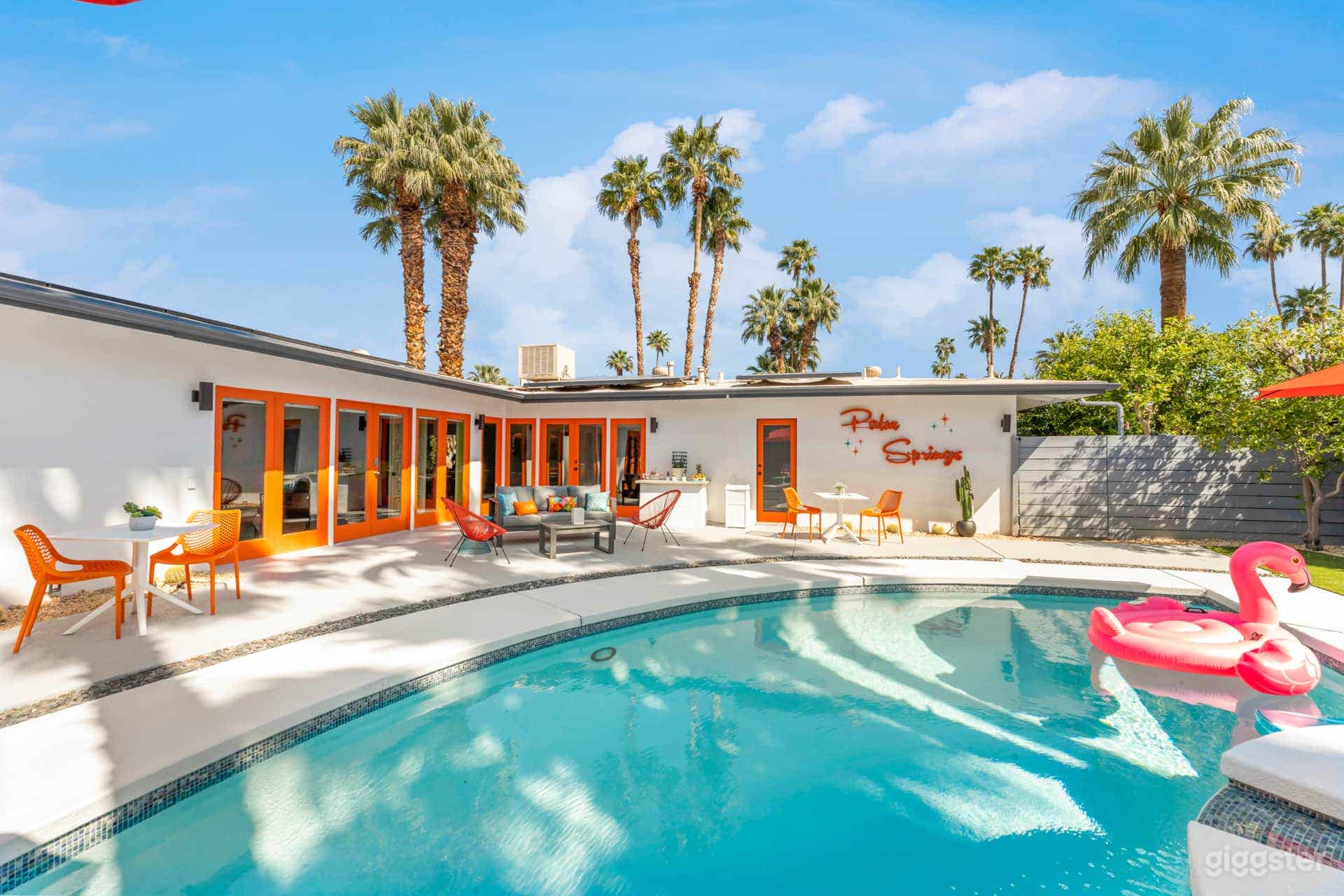 Retro Mid-Century Modern Glamour Hideaway Photo 1