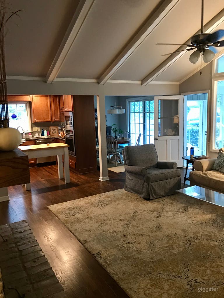  Living room with kitchen and breakfast area 