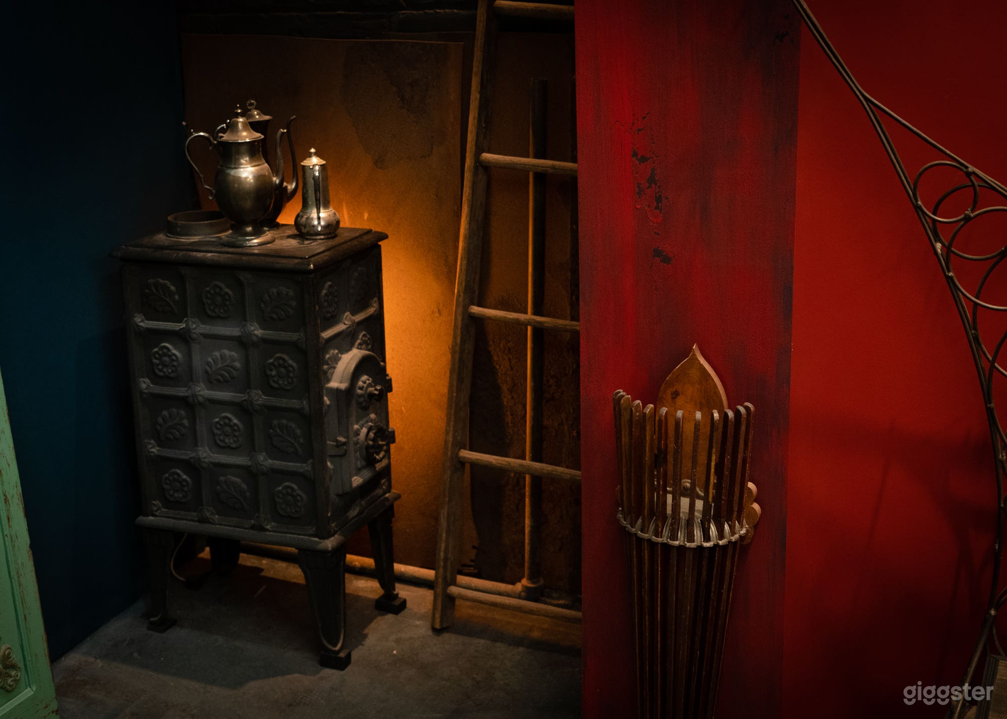 Williamsburg Artist's Parlour and Retro Trailer Photo 4