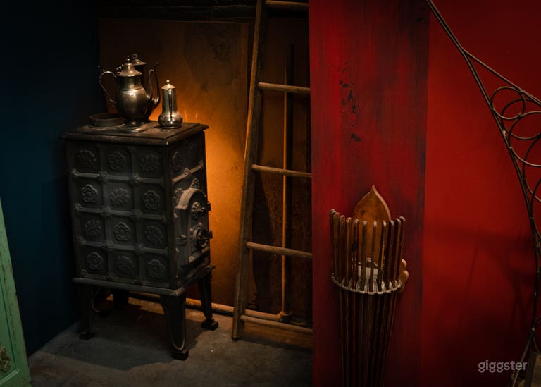  Williamsburg Artist's Parlour and Retro Trailer 